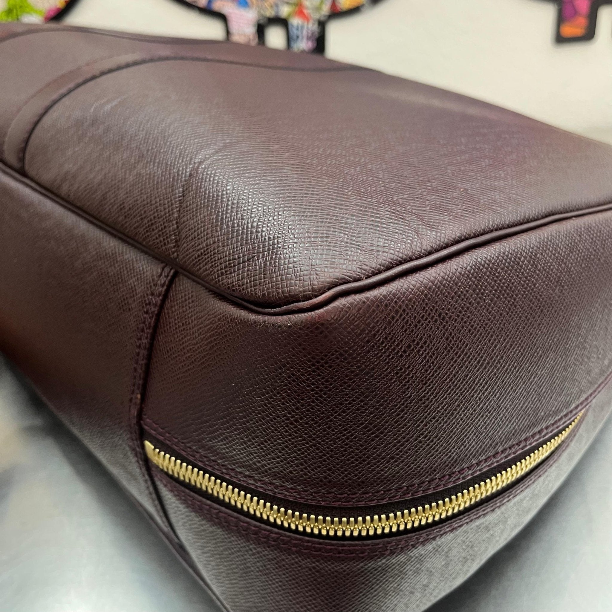Louis Vuitton Helanga Taiga