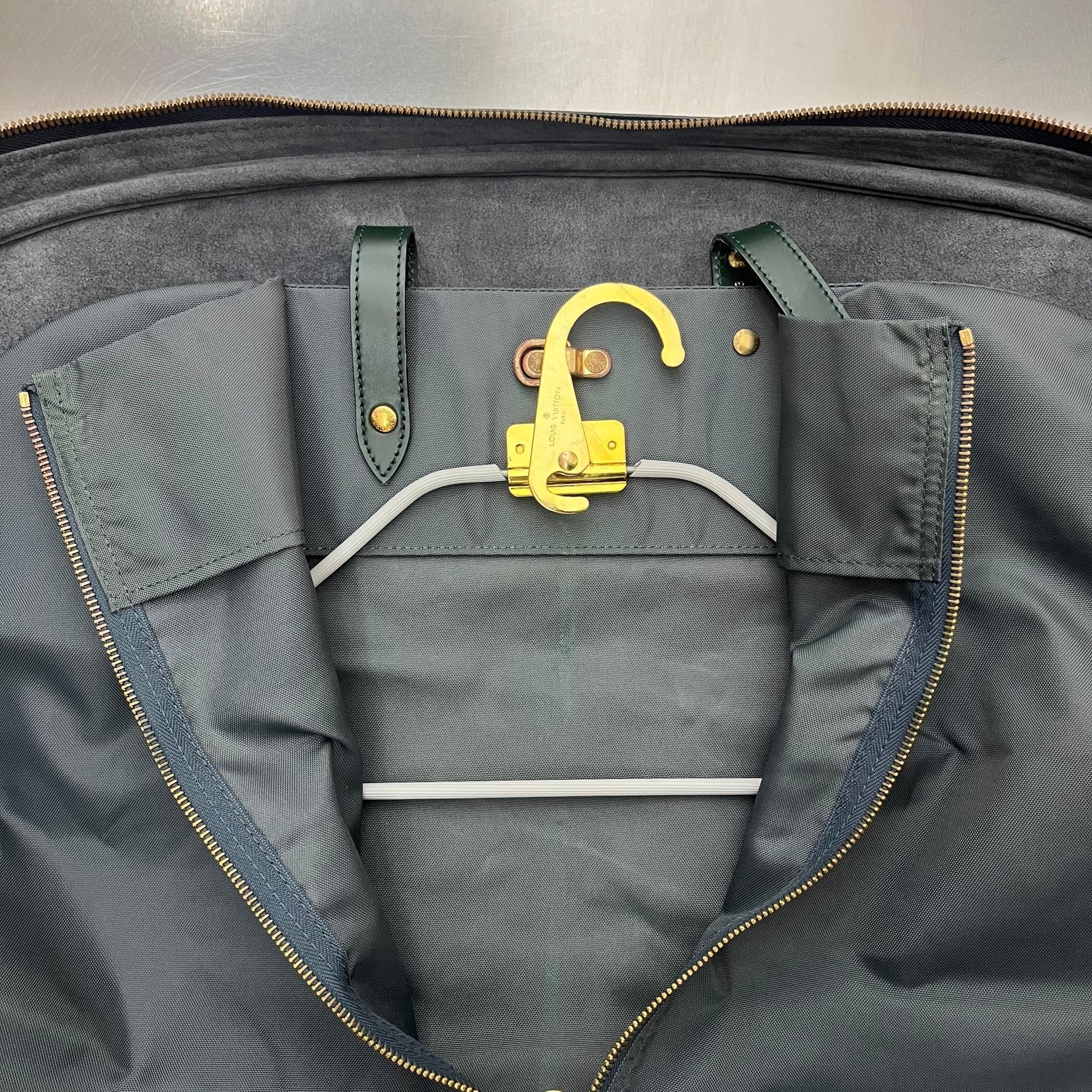 Louis Vuitton Helanga Taiga