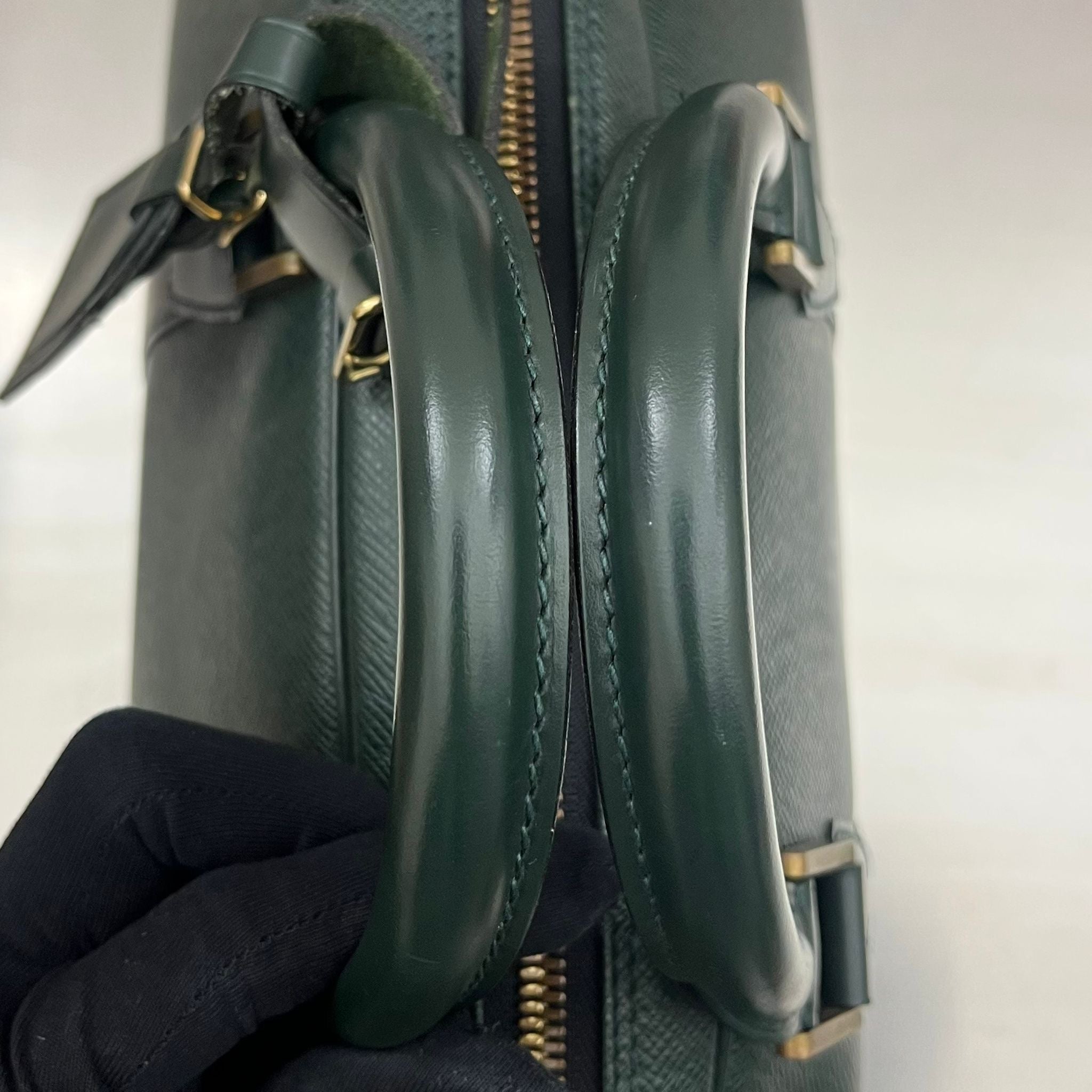 Louis Vuitton Helanga Taiga