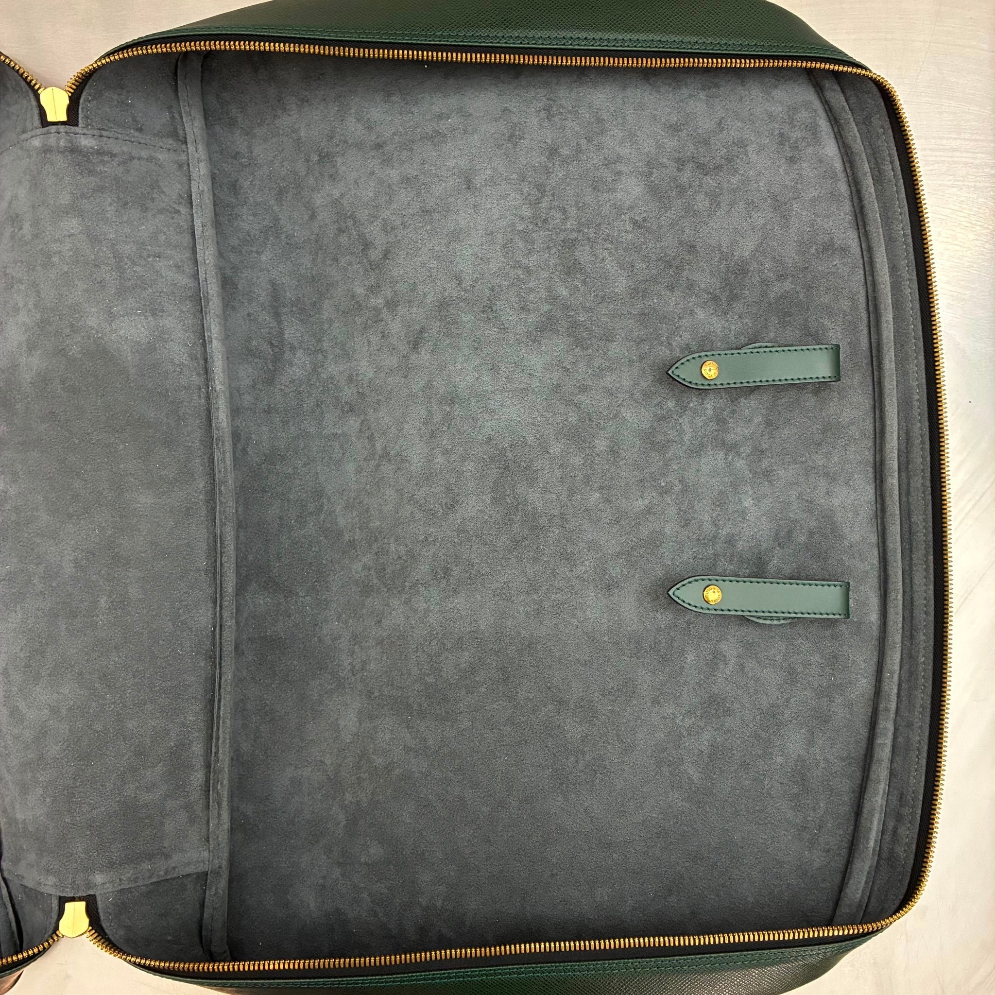 Louis Vuitton Helanga Taiga