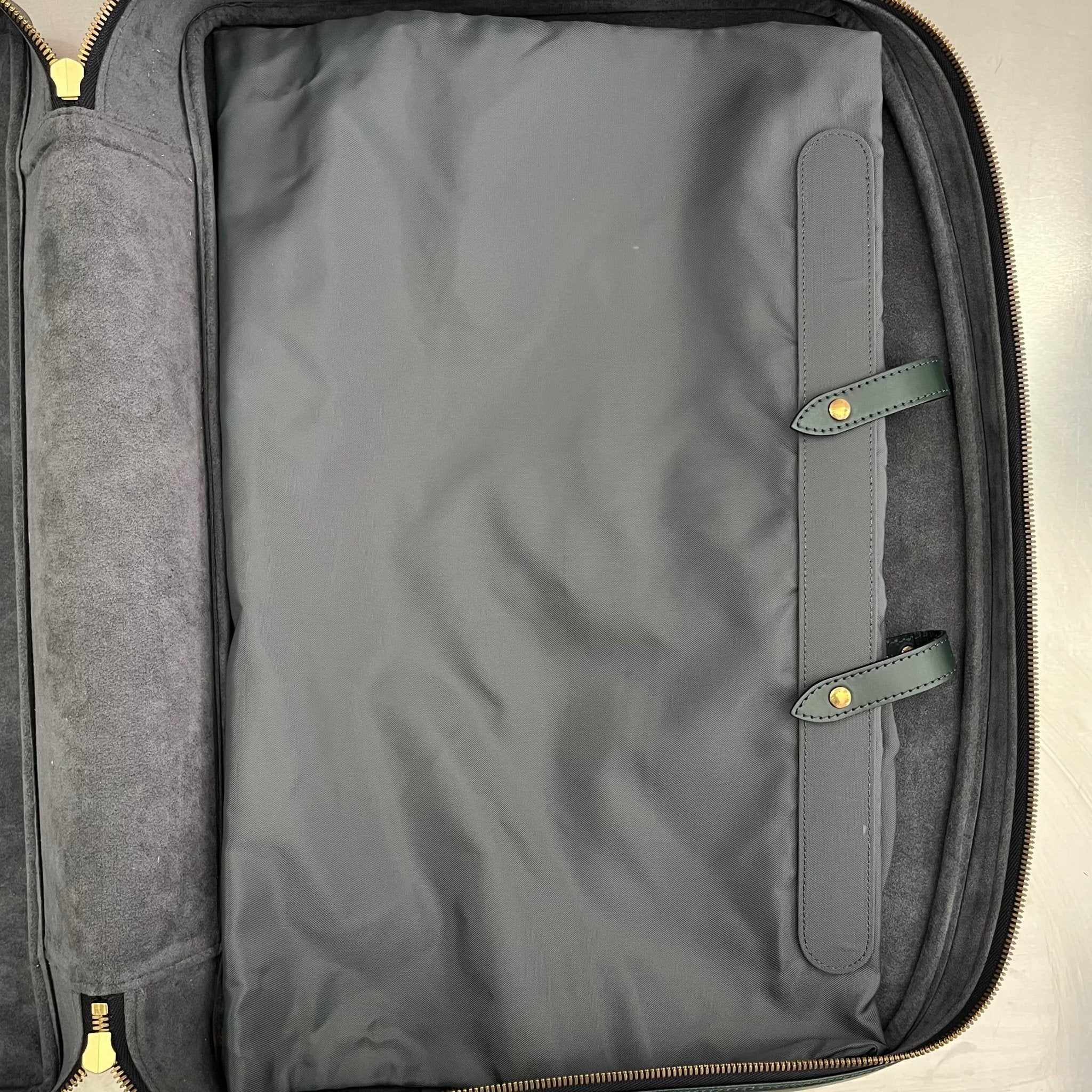 Louis Vuitton Helanga Taiga