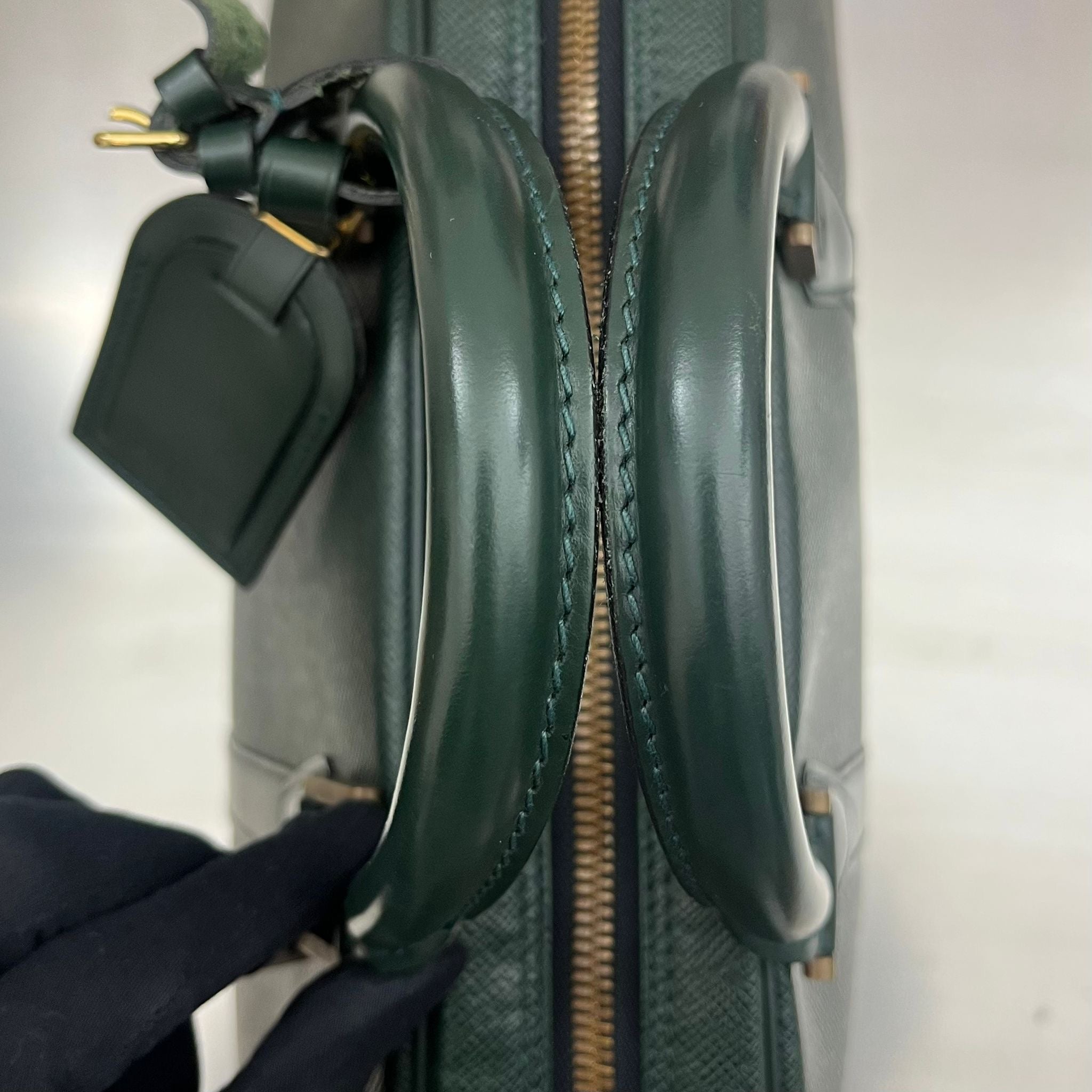 Louis Vuitton Helanga Taiga