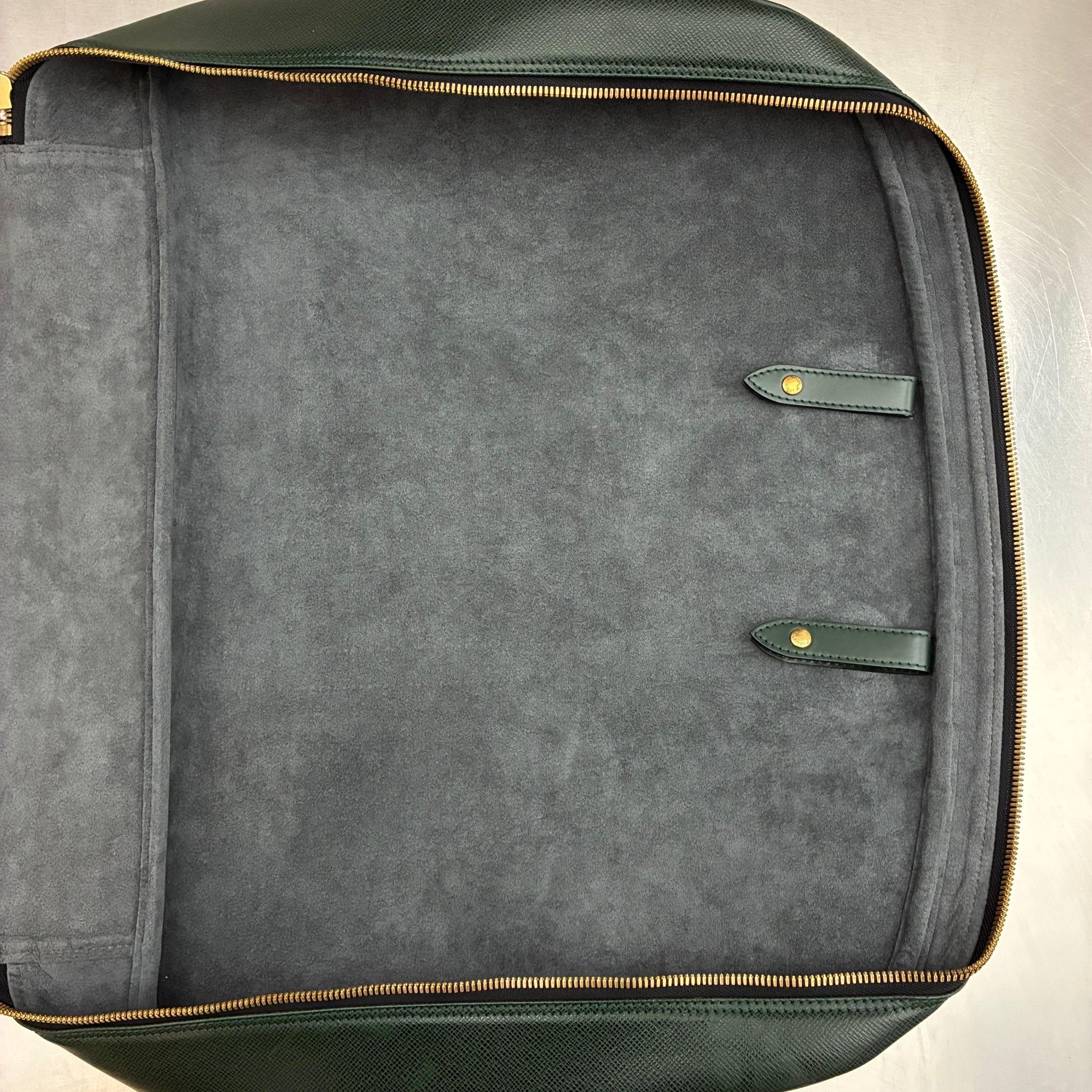 Louis Vuitton Helanga Taiga