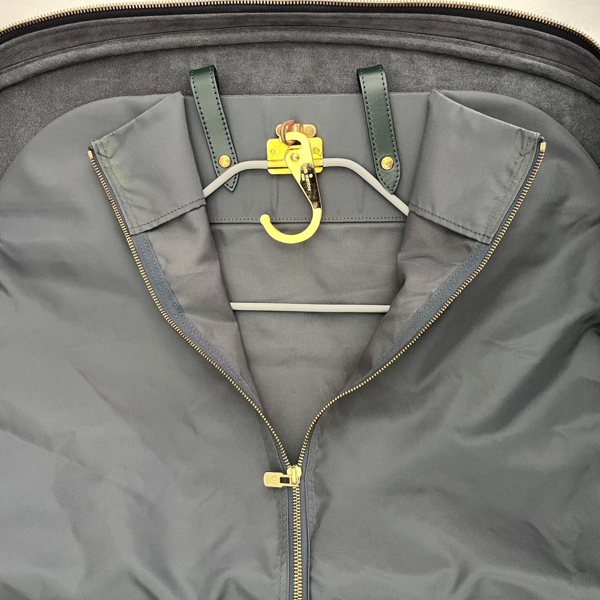 Louis Vuitton Helanga Taiga