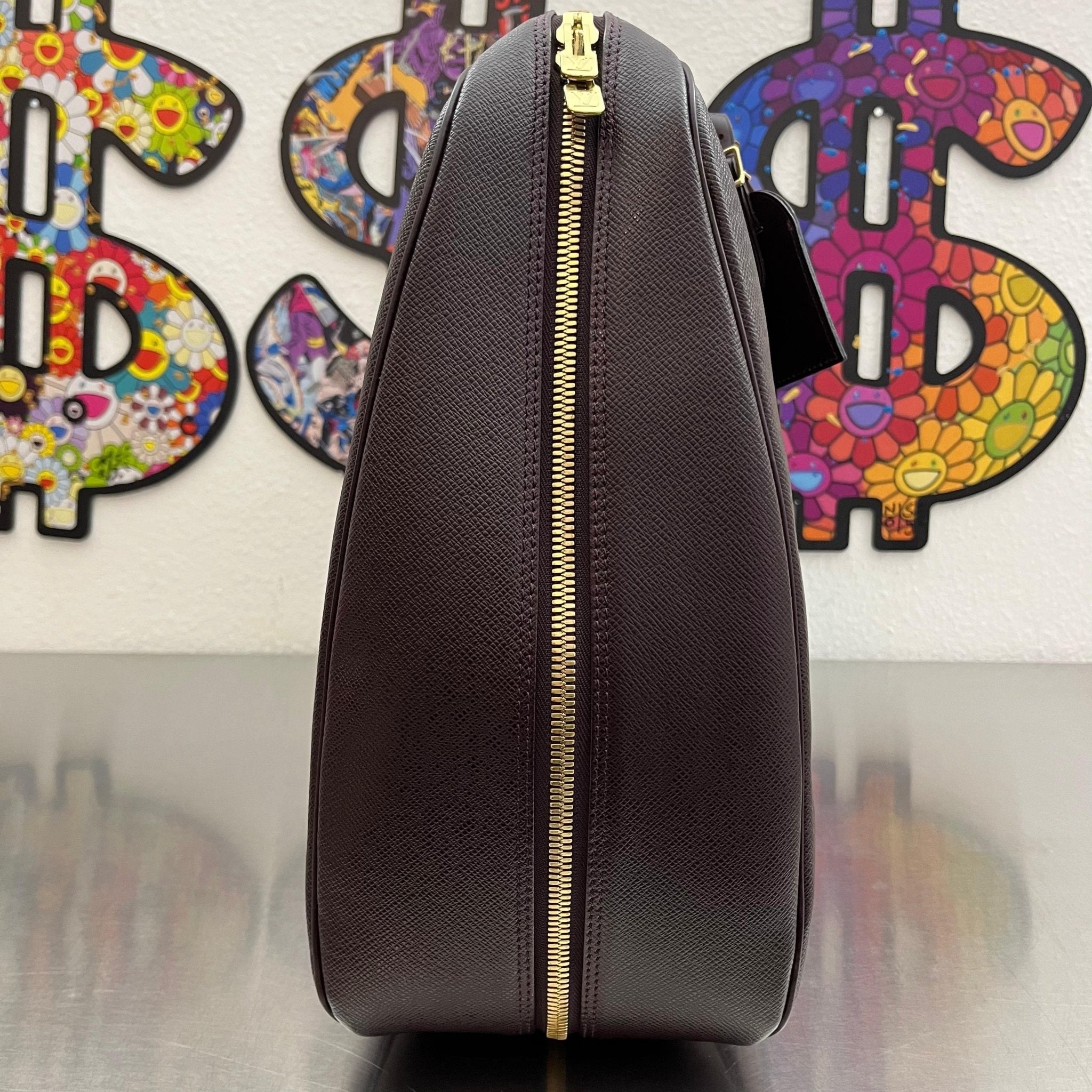 Louis Vuitton Helanga Taiga