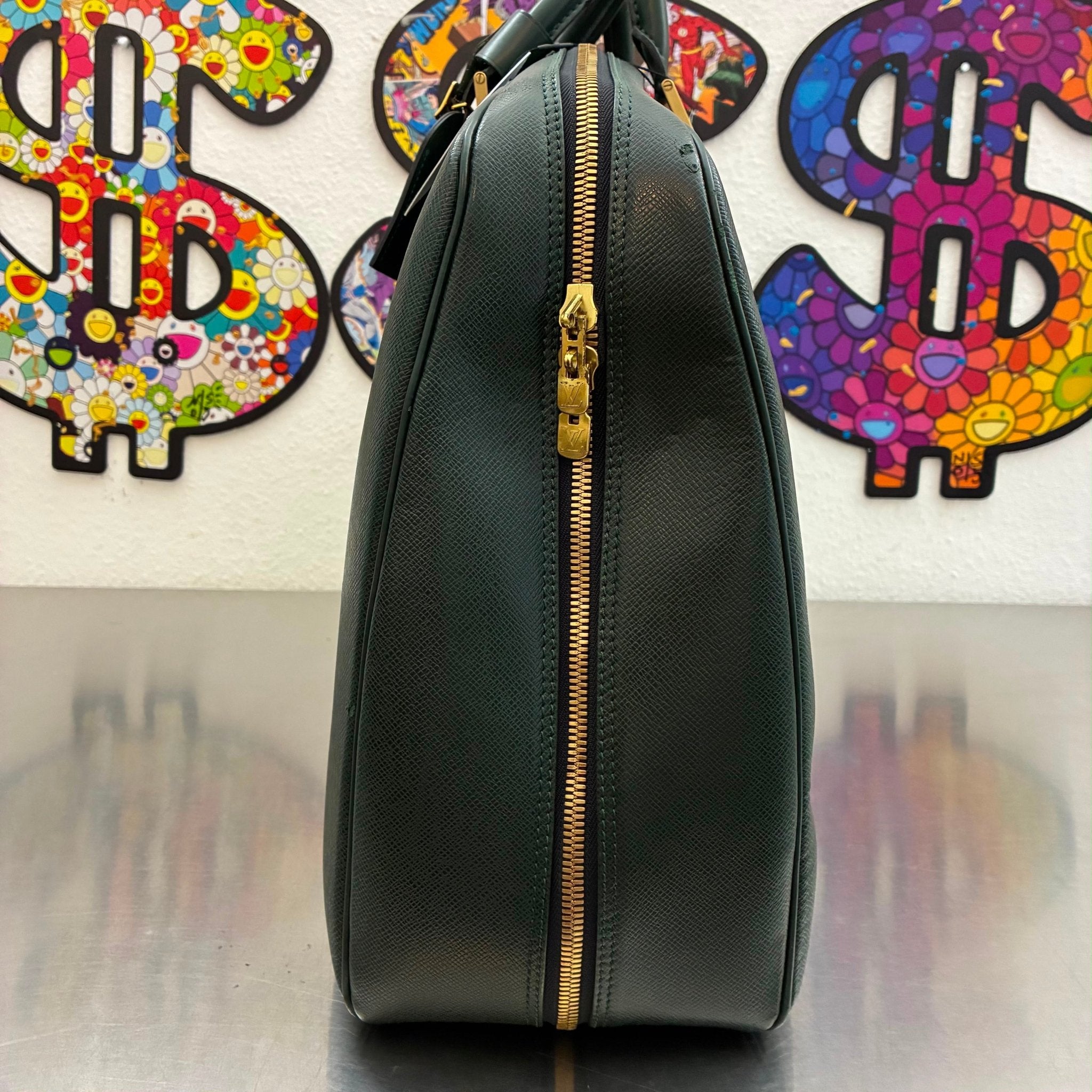Louis Vuitton Helanga Taiga