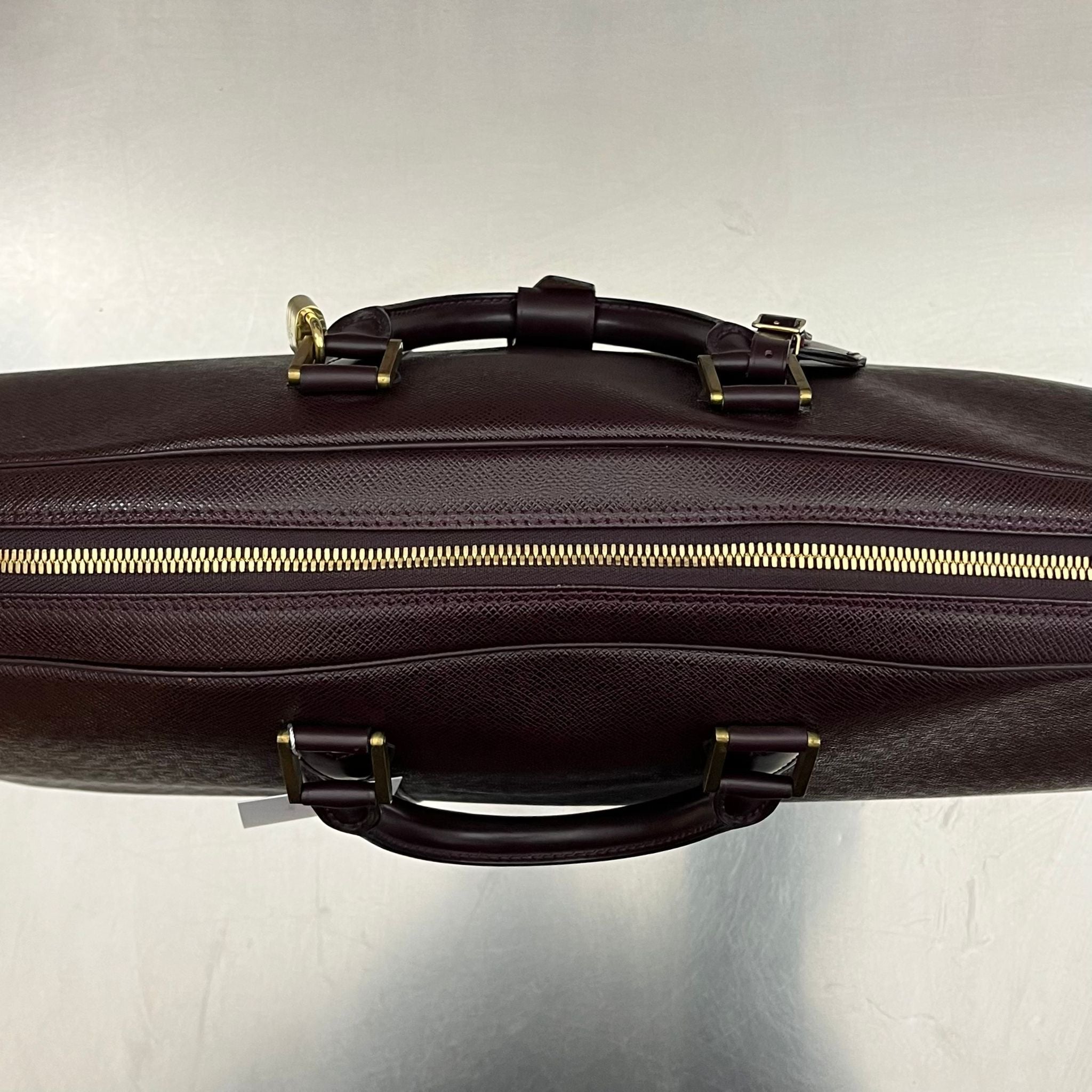 Louis Vuitton Helanga Taiga