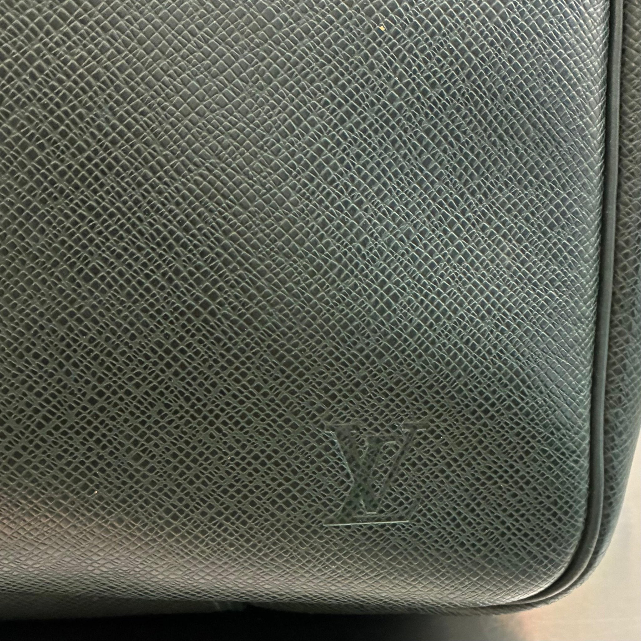 Louis Vuitton Helanga Taiga