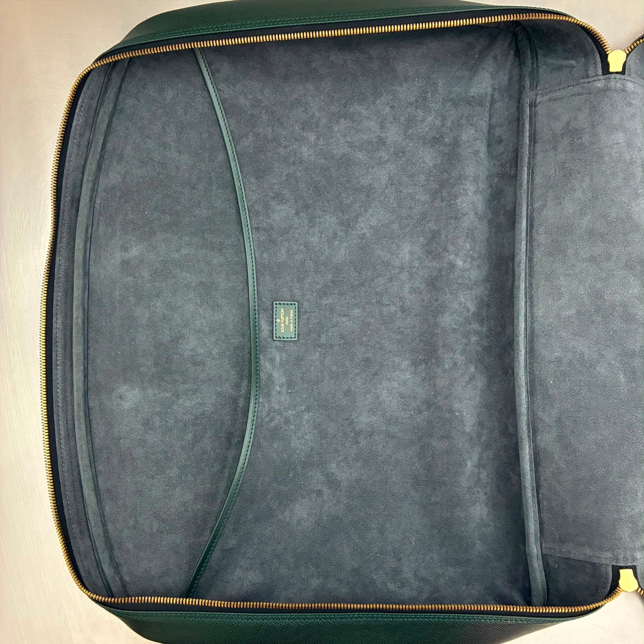 Louis Vuitton Helanga Taiga