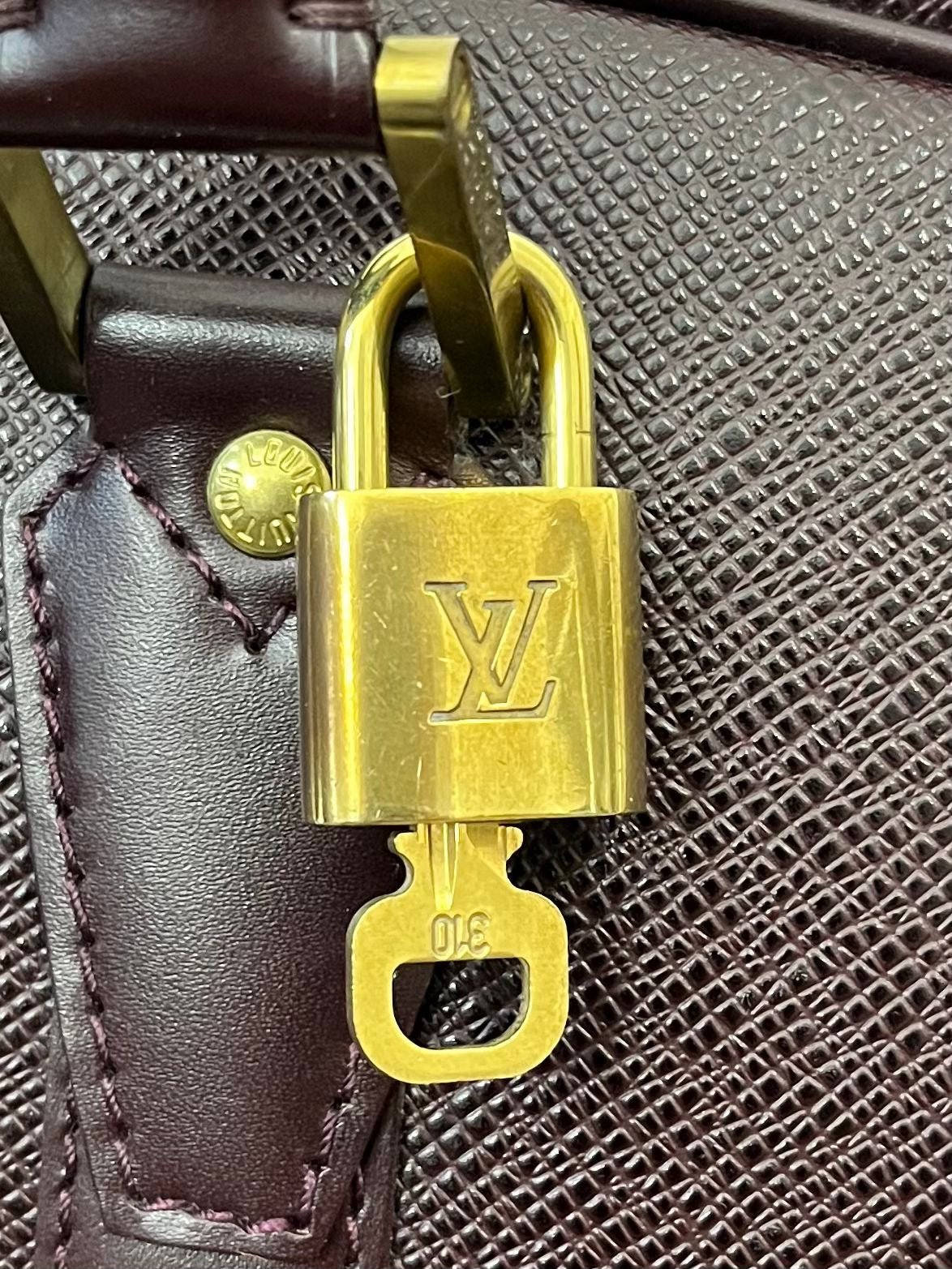 Louis Vuitton Helanga Taiga