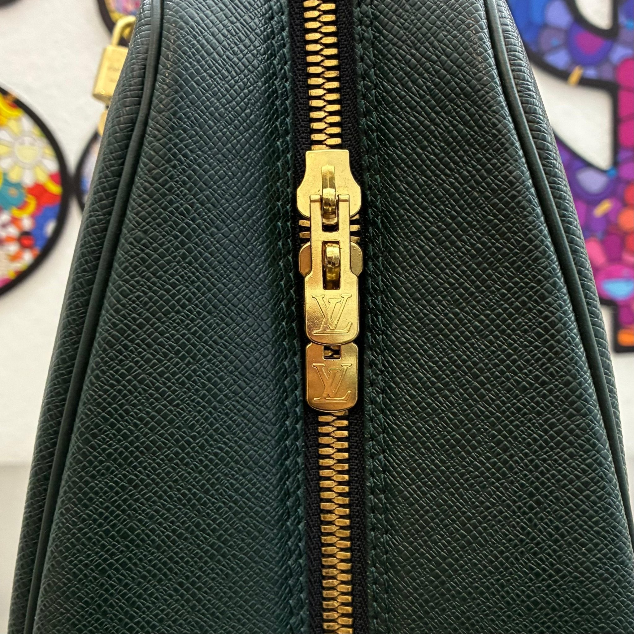 Louis Vuitton Helanga Taiga