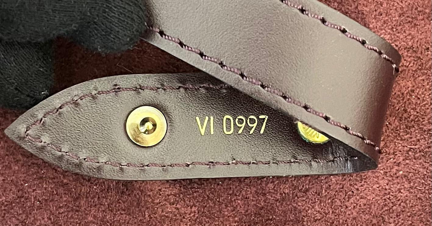 Louis Vuitton Helanga Taiga
