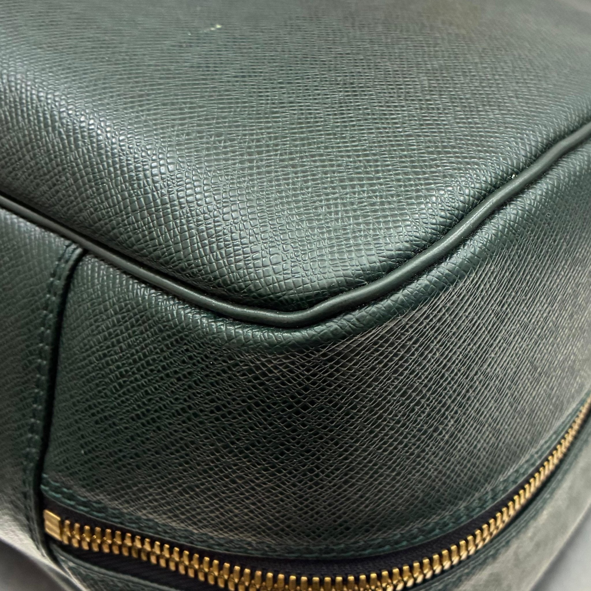 Louis Vuitton Helanga Taiga