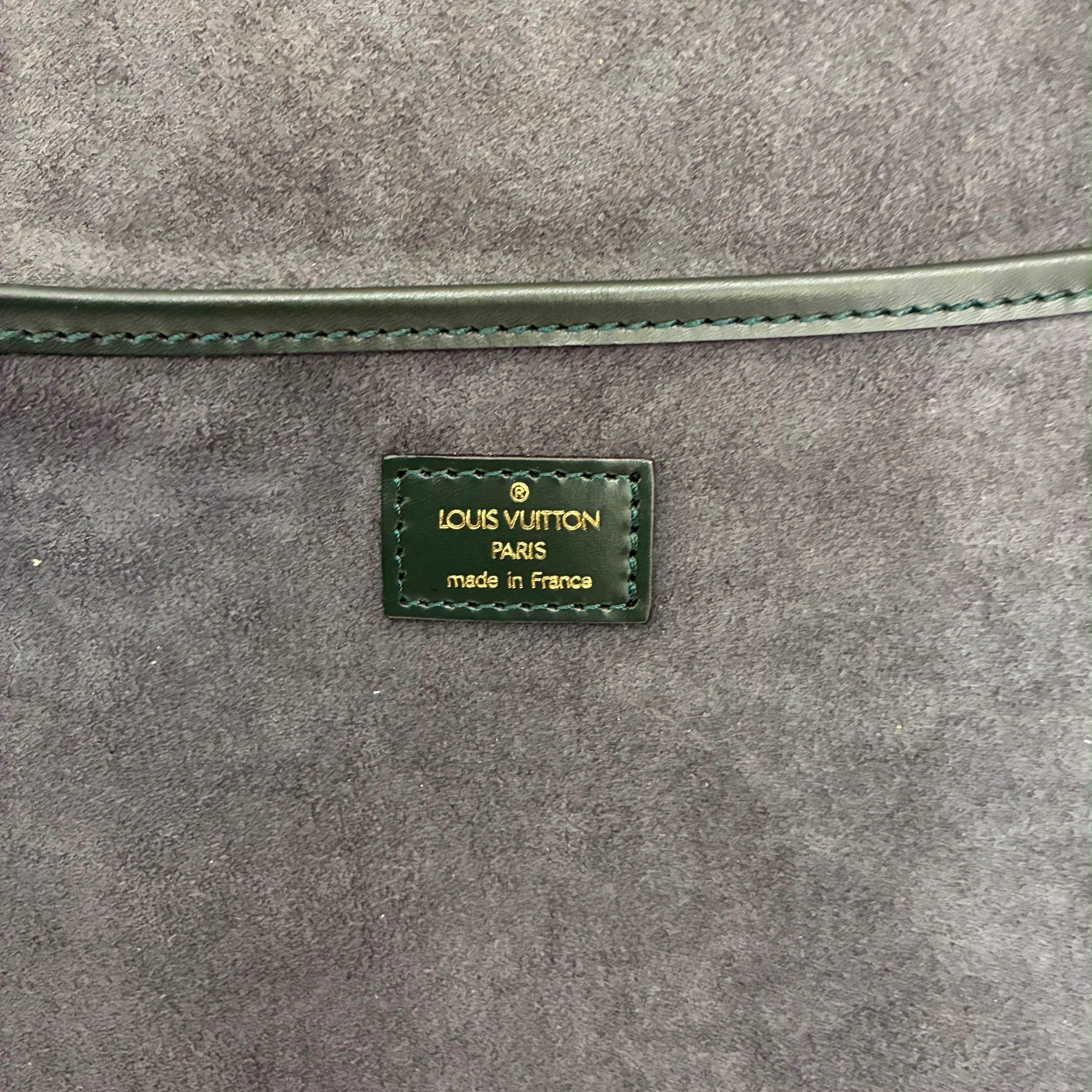 Louis Vuitton Helanga Taiga