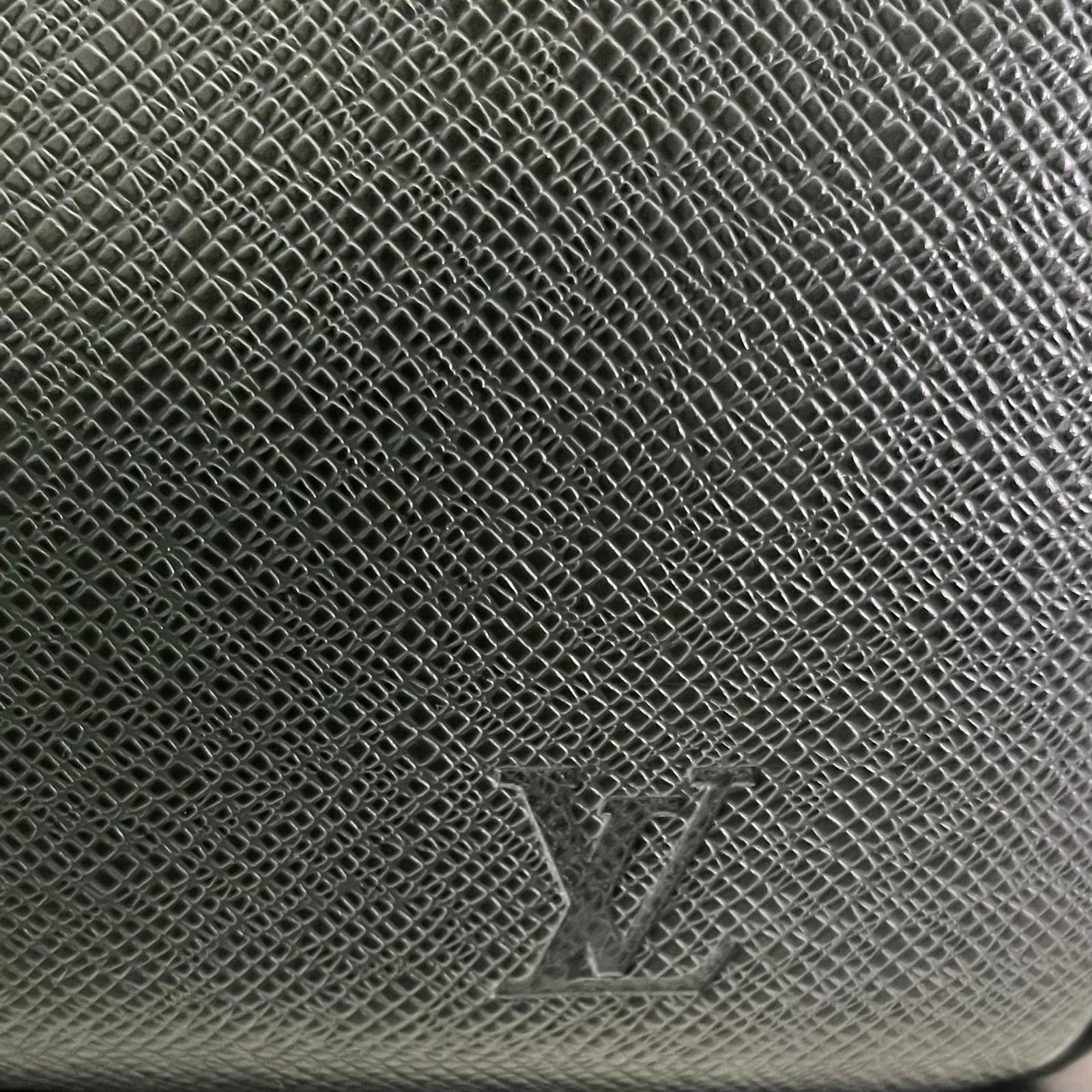 Louis Vuitton Helanga Taiga