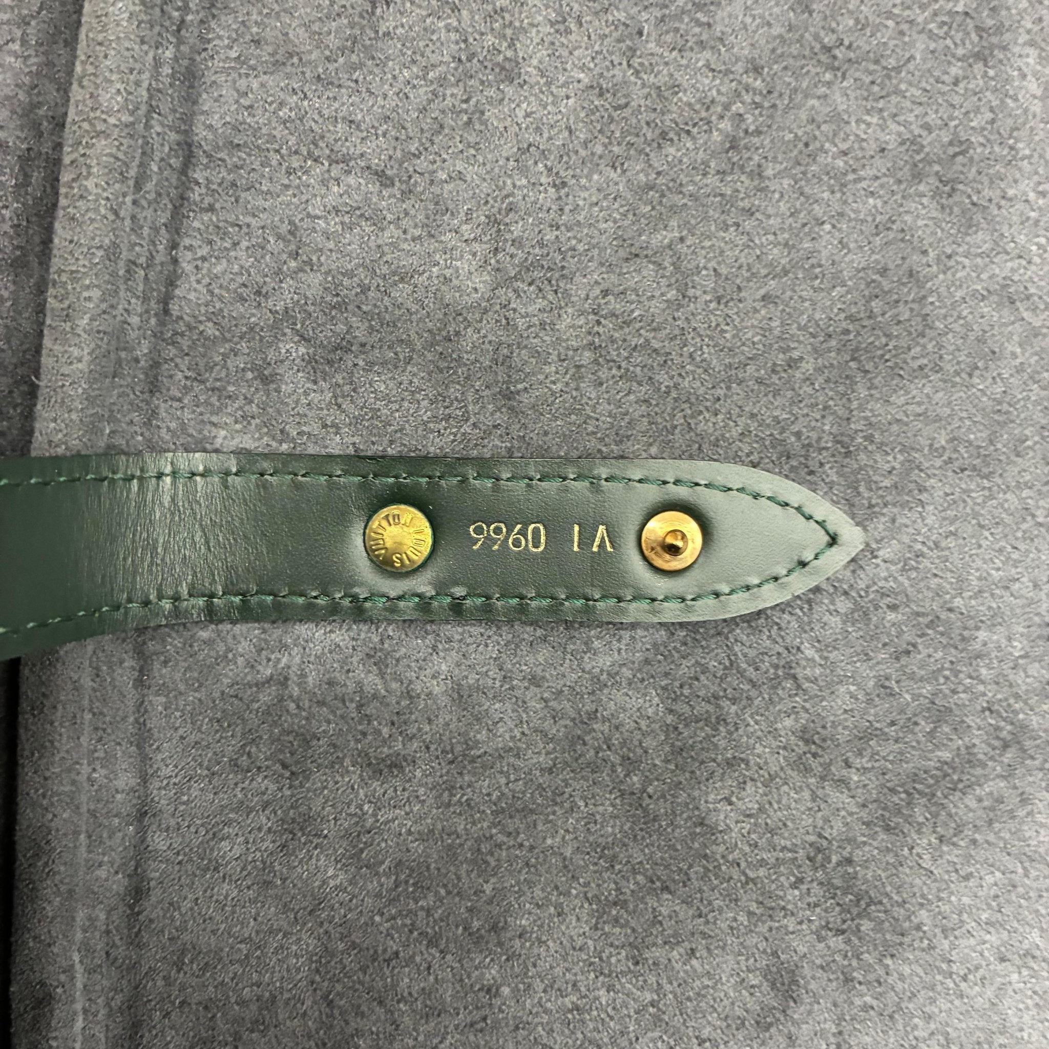 Louis Vuitton Helanga Taiga