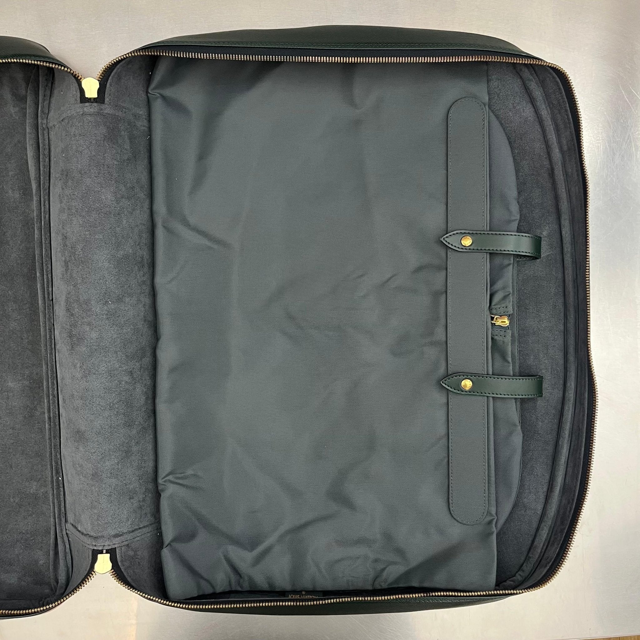 Louis Vuitton Helanga Taiga