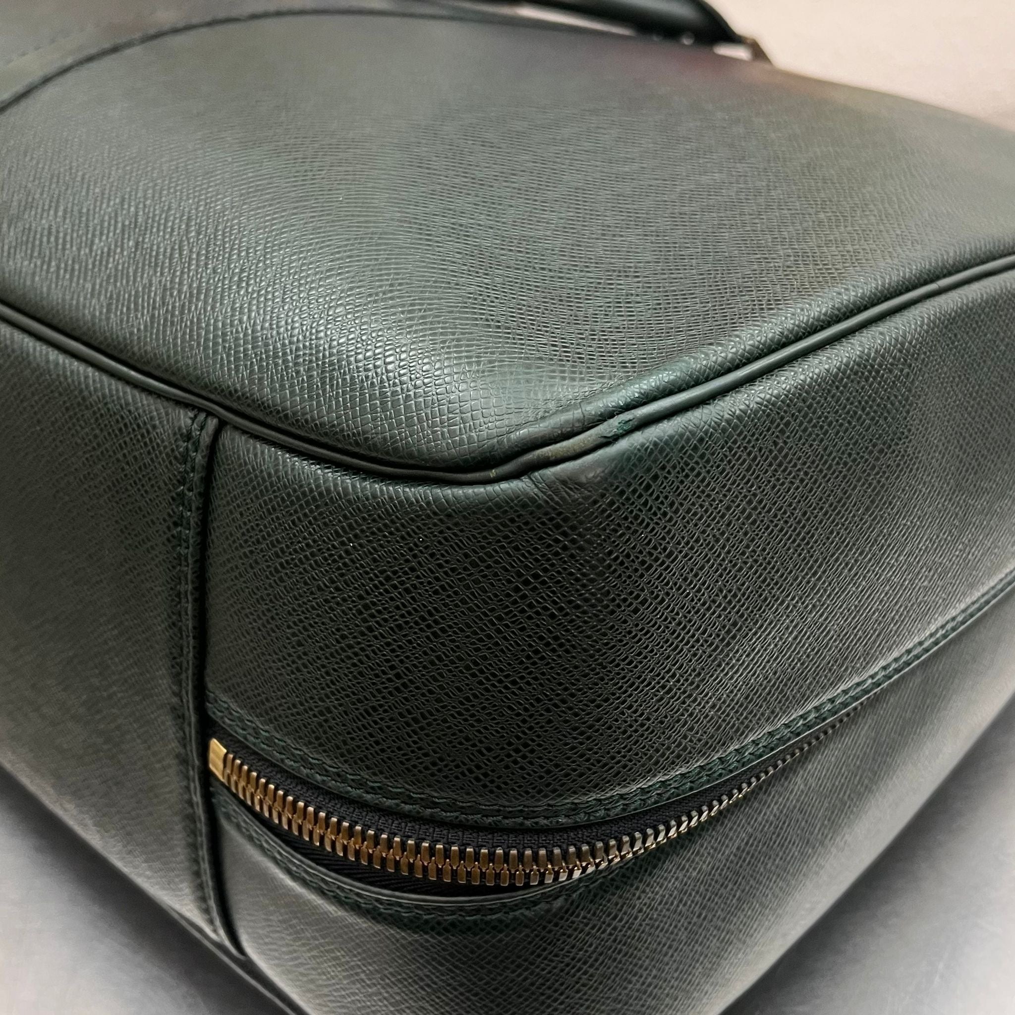 Louis Vuitton Helanga Taiga
