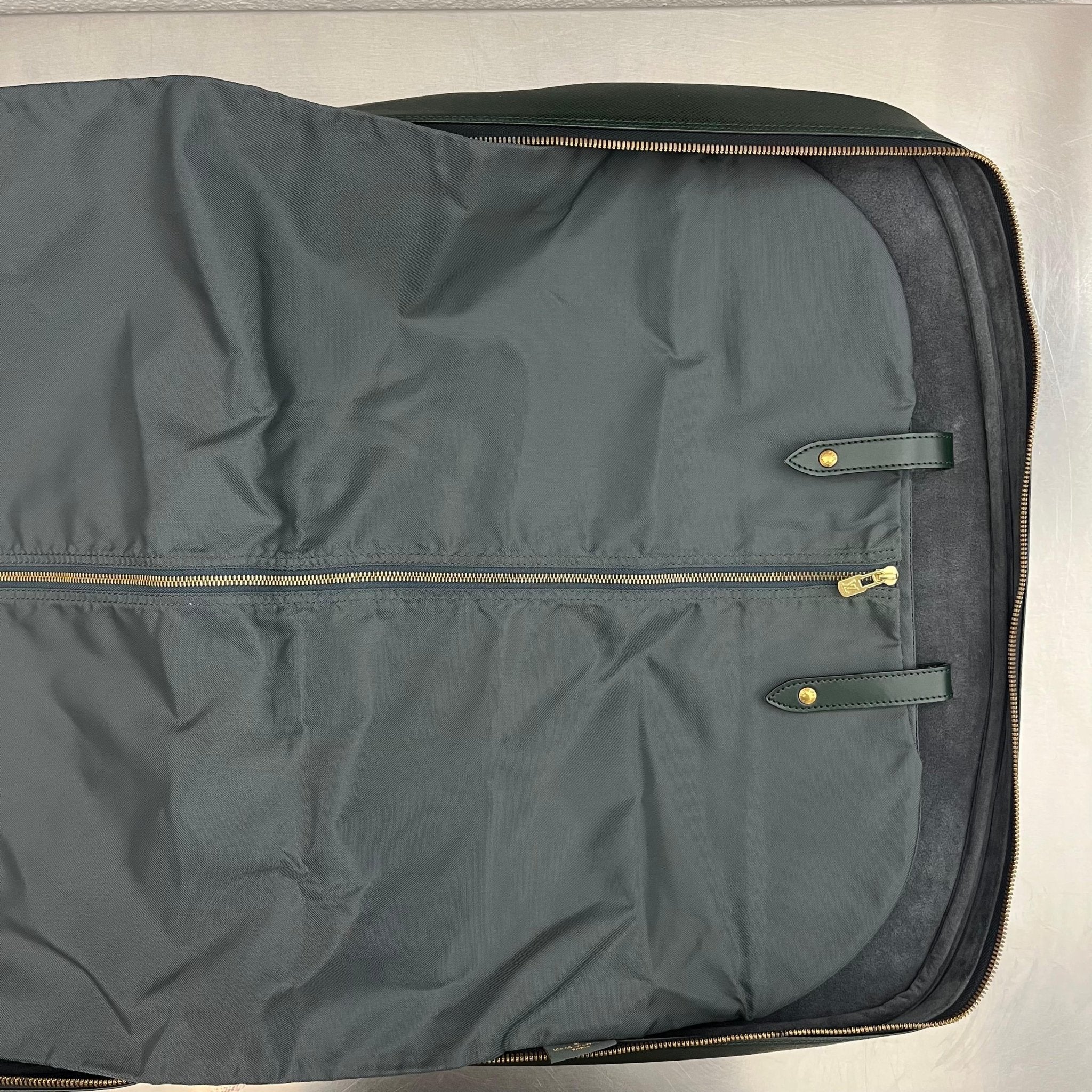 Louis Vuitton Helanga Taiga
