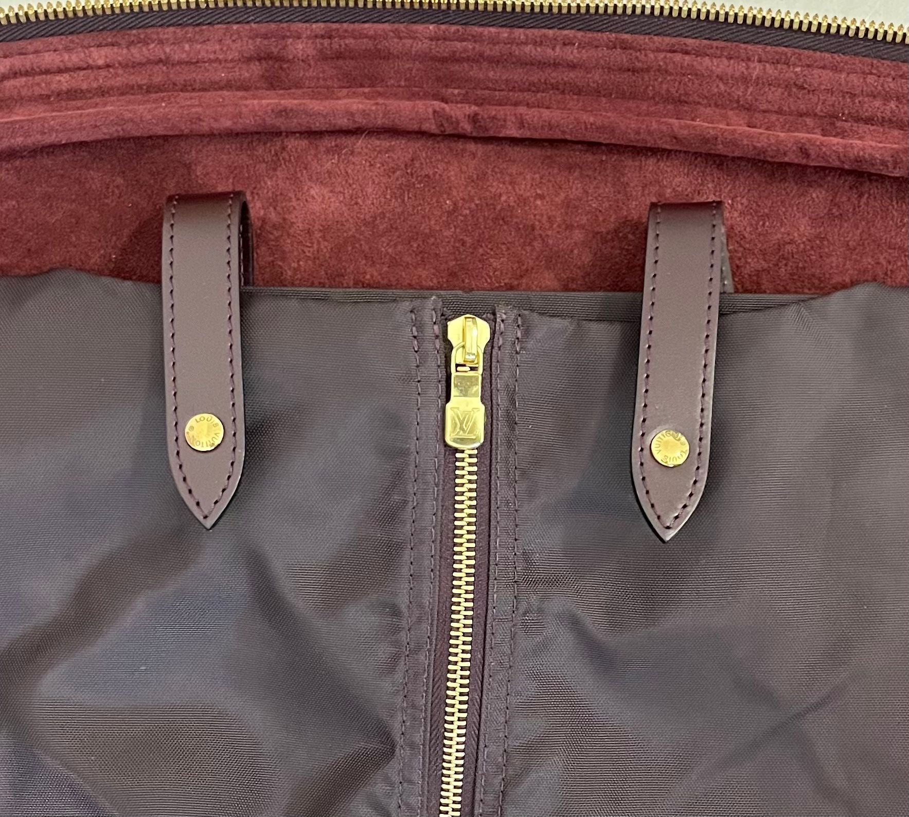 Louis Vuitton Helanga Taiga
