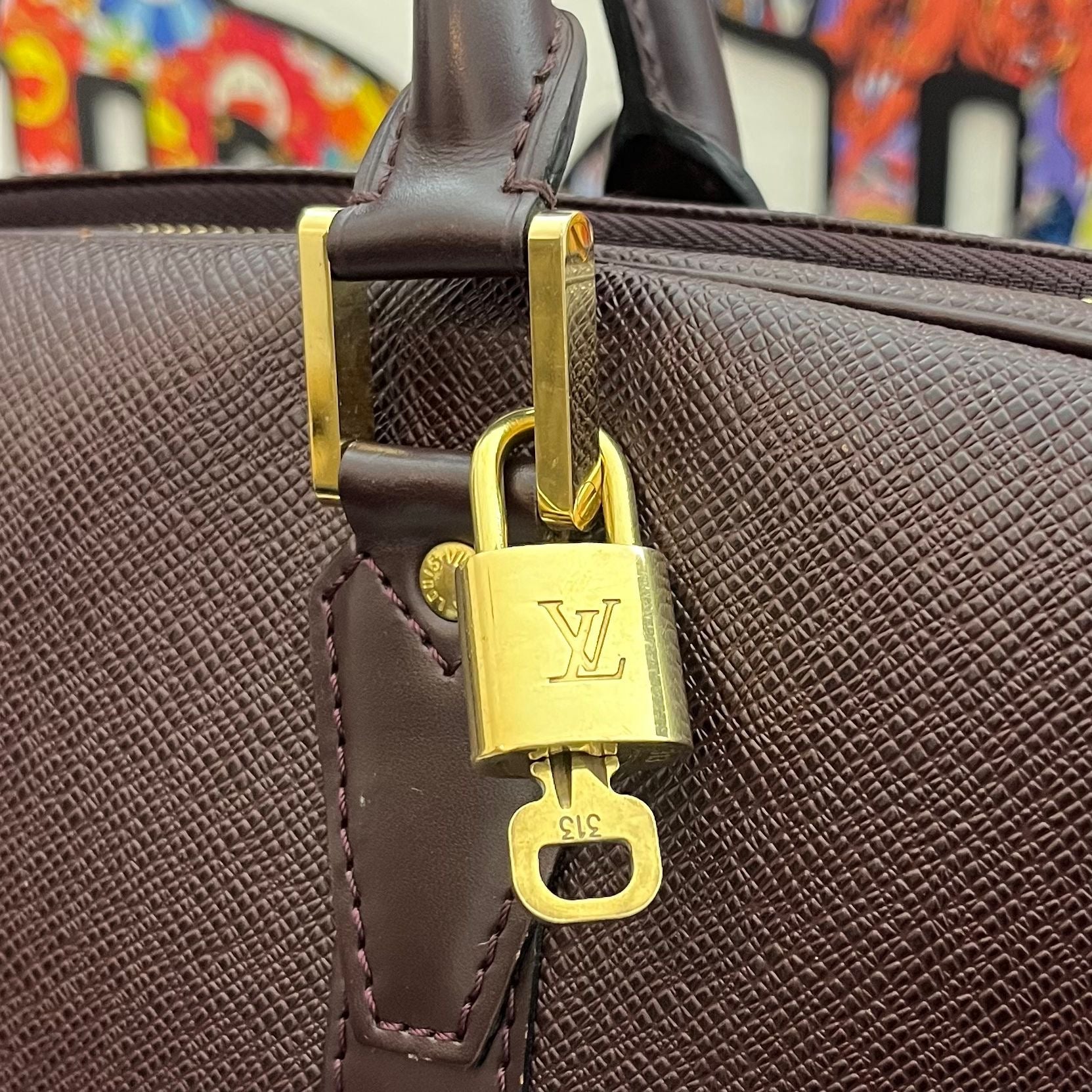 Louis Vuitton Helanga Taiga