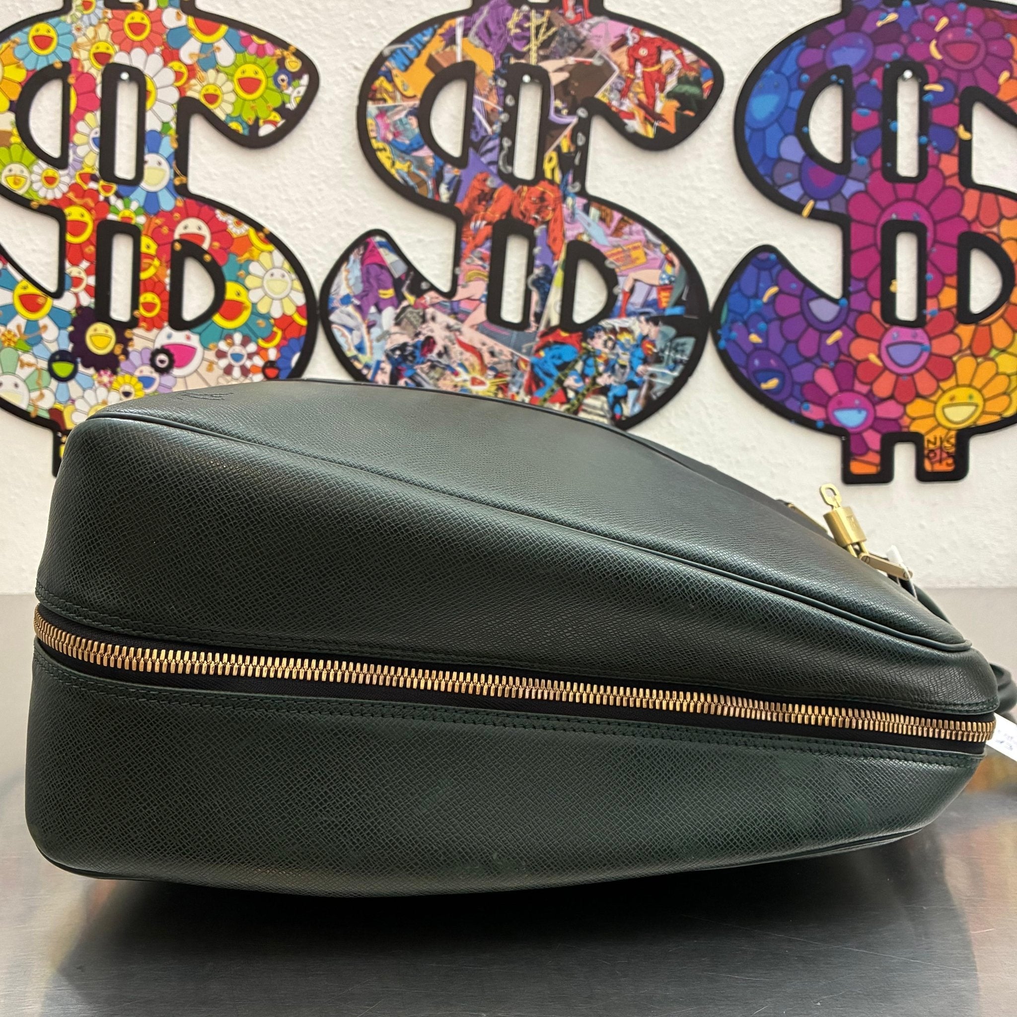 Louis Vuitton Helanga Taiga