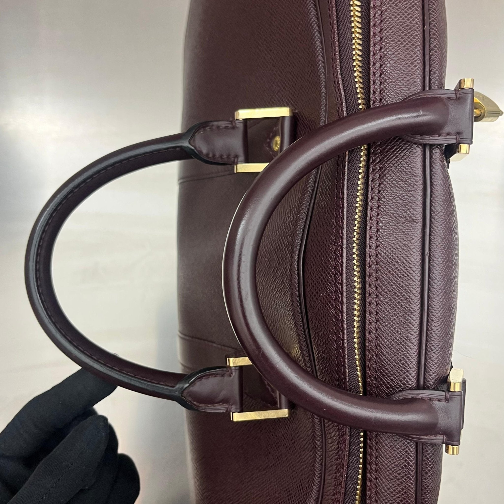 Louis Vuitton Helanga Taiga