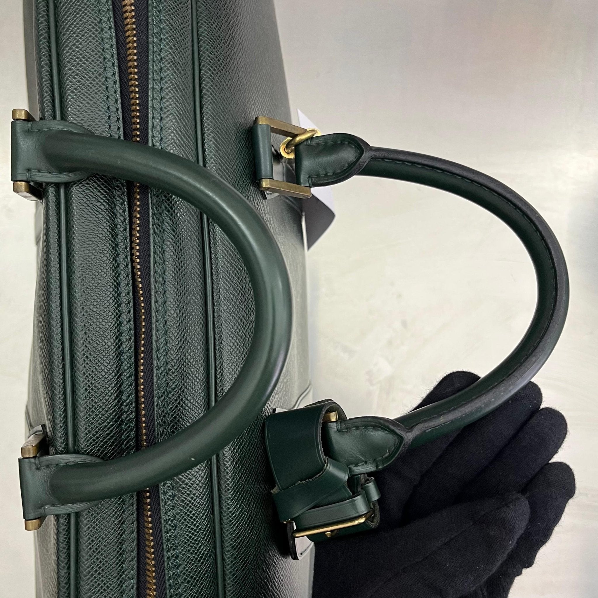 Louis Vuitton Helanga Taiga