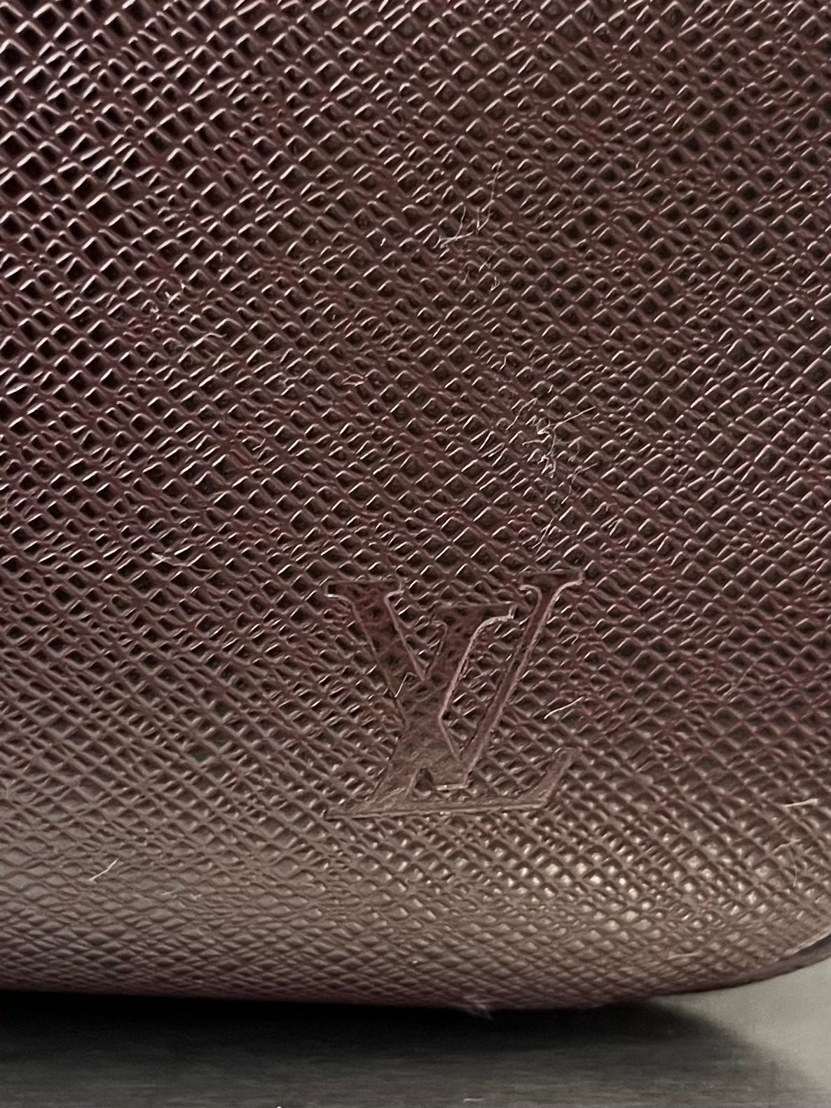 Louis Vuitton Helanga Taiga