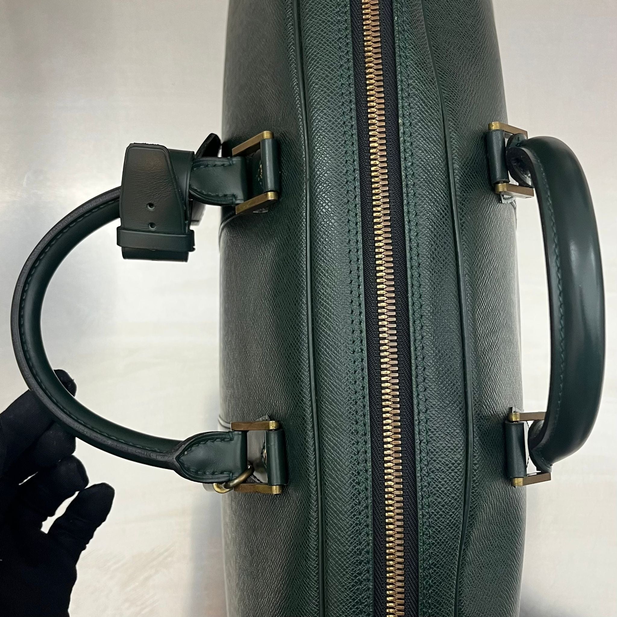 Louis Vuitton Helanga Taiga