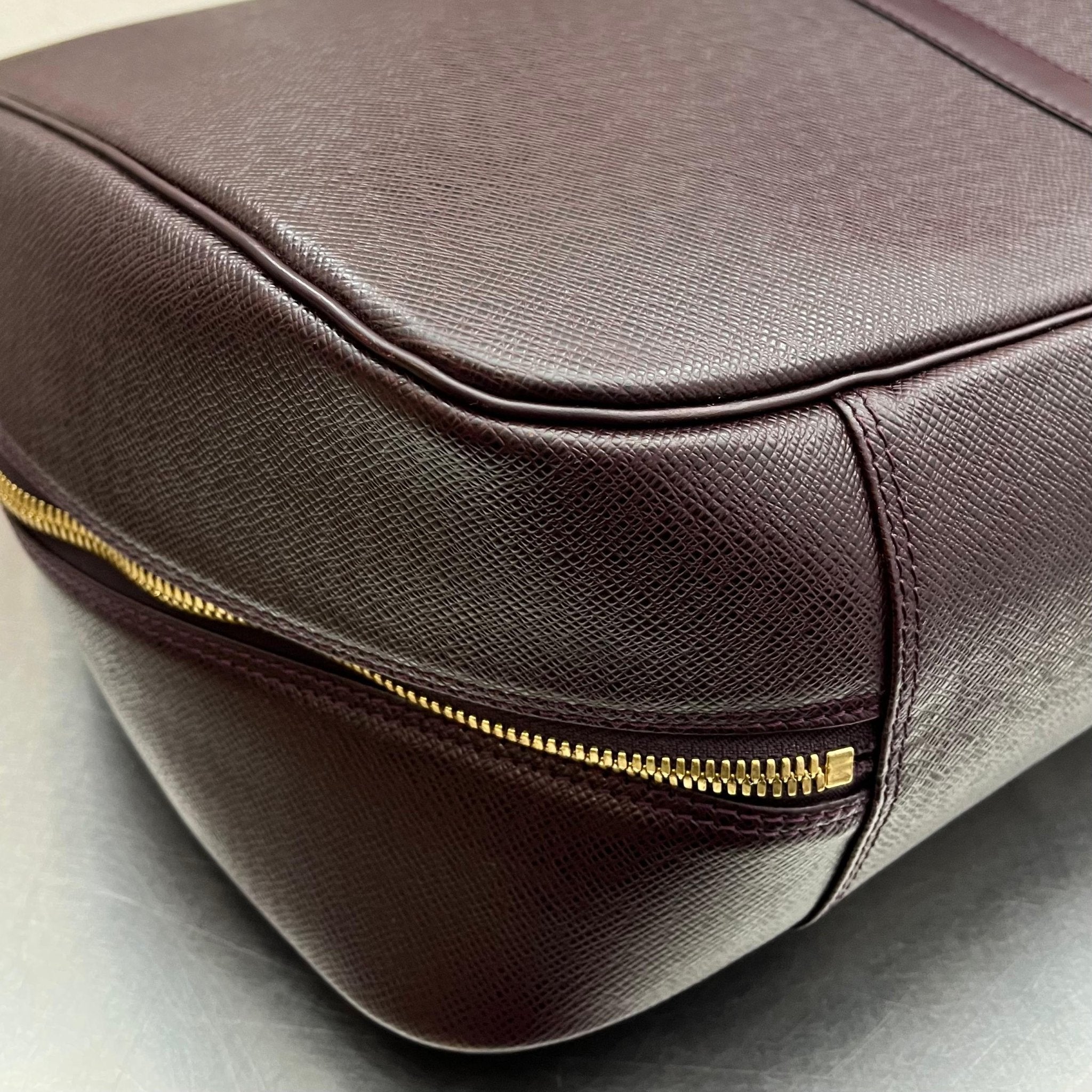 Louis Vuitton Helanga Taiga