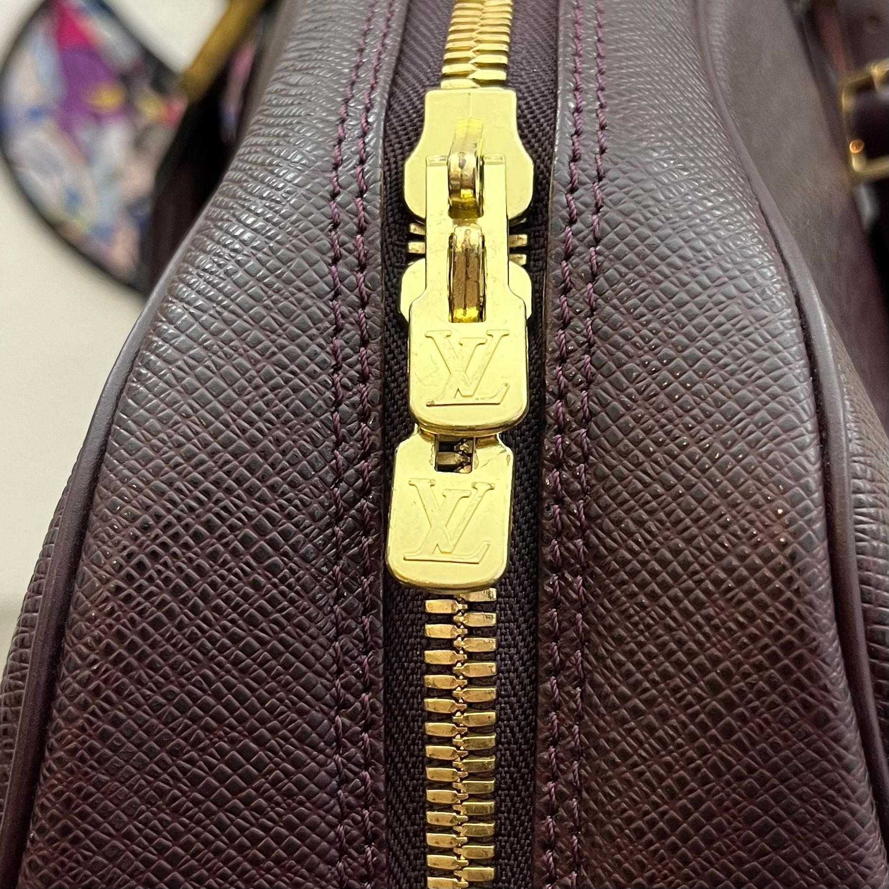 Louis Vuitton Helanga Taiga