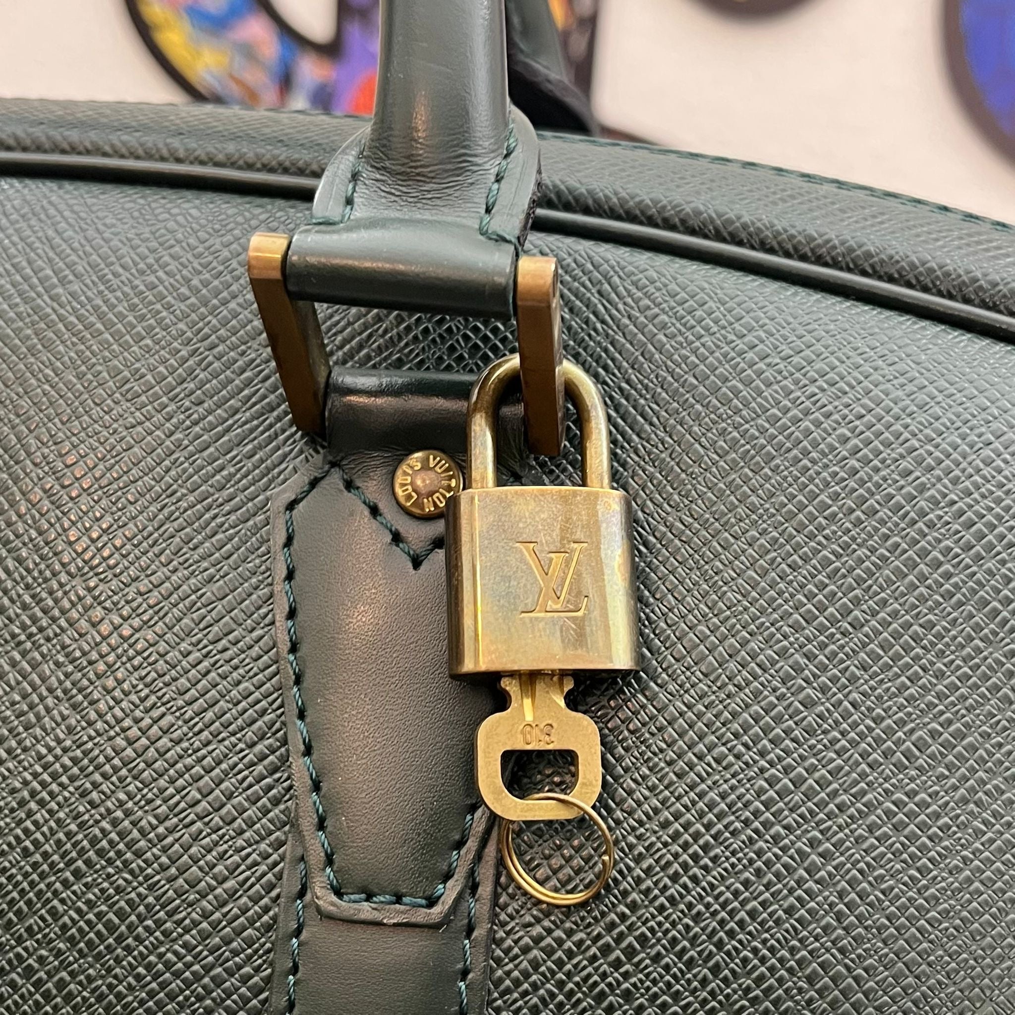 Louis Vuitton Helanga Taiga