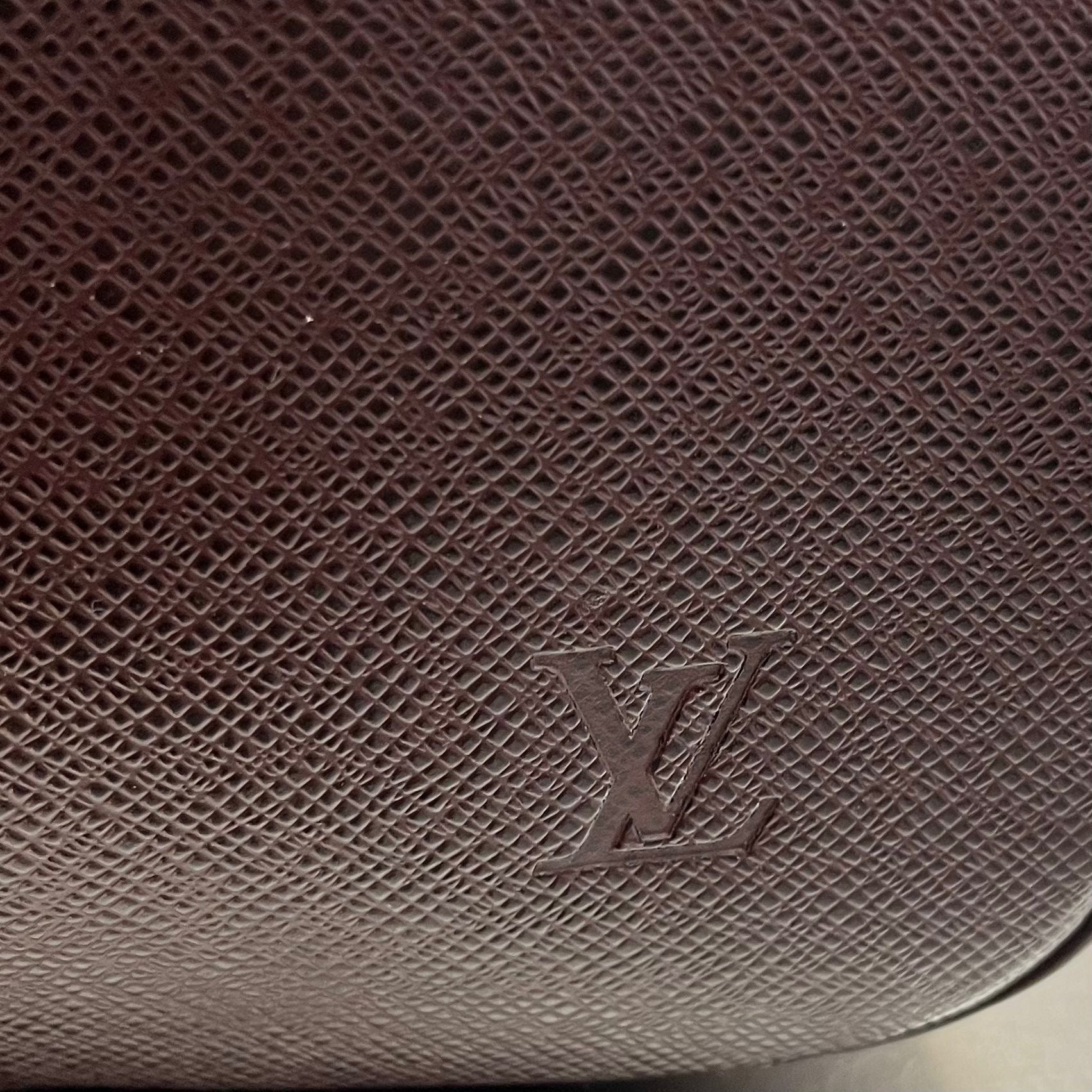 Louis Vuitton Helanga Taiga