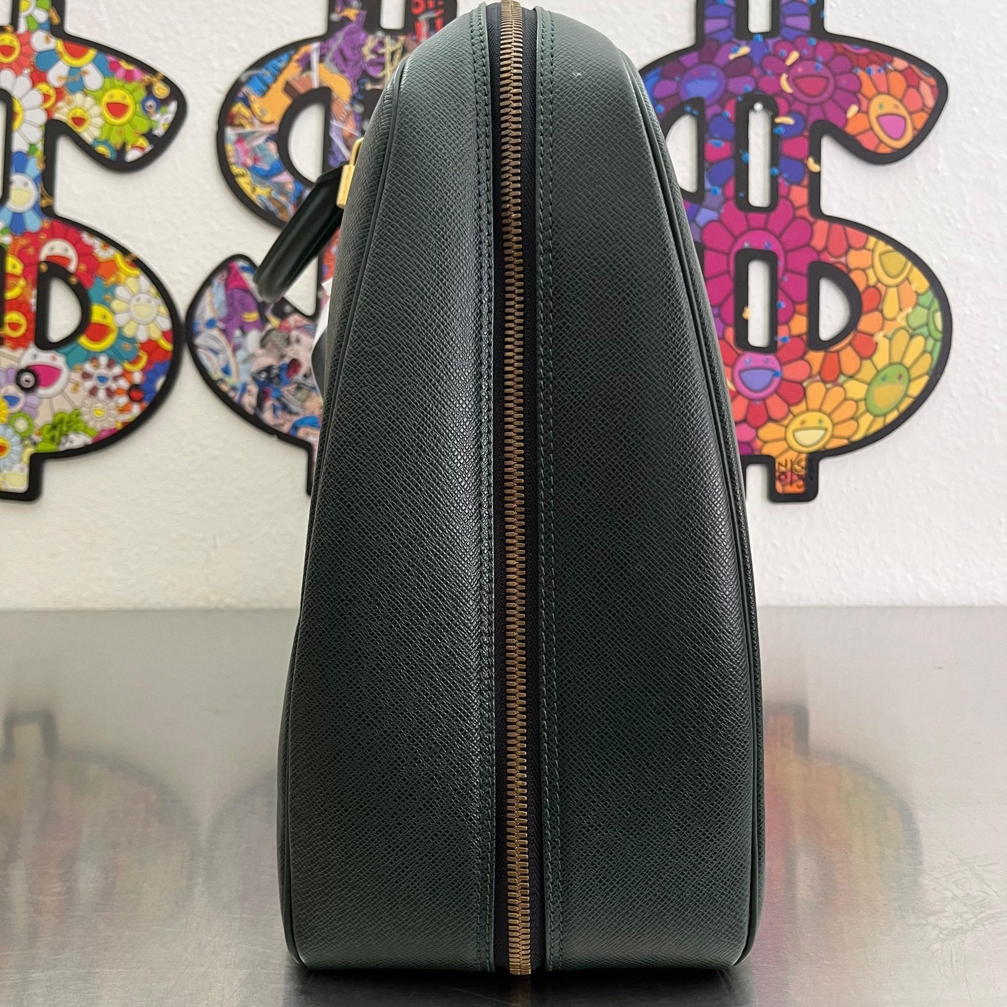 Louis Vuitton Helanga Taiga