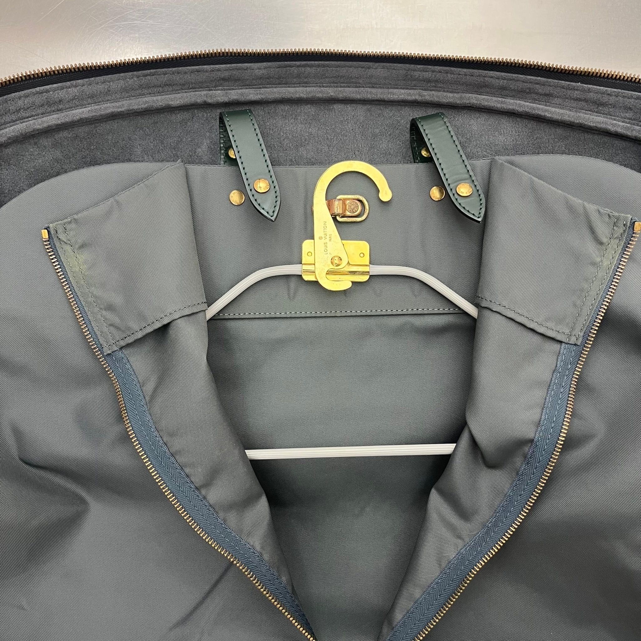 Louis Vuitton Helanga Taiga