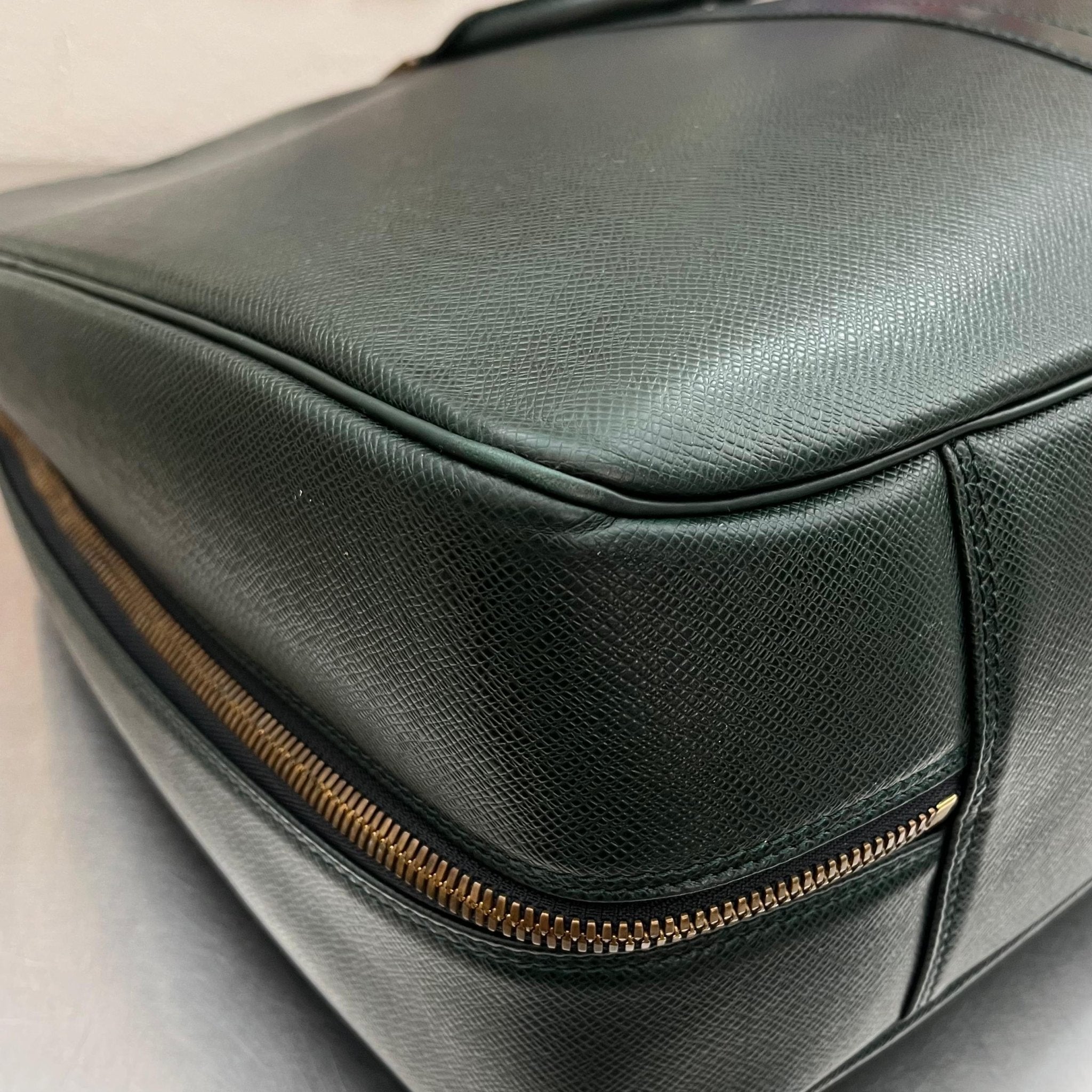 Louis Vuitton Helanga Taiga