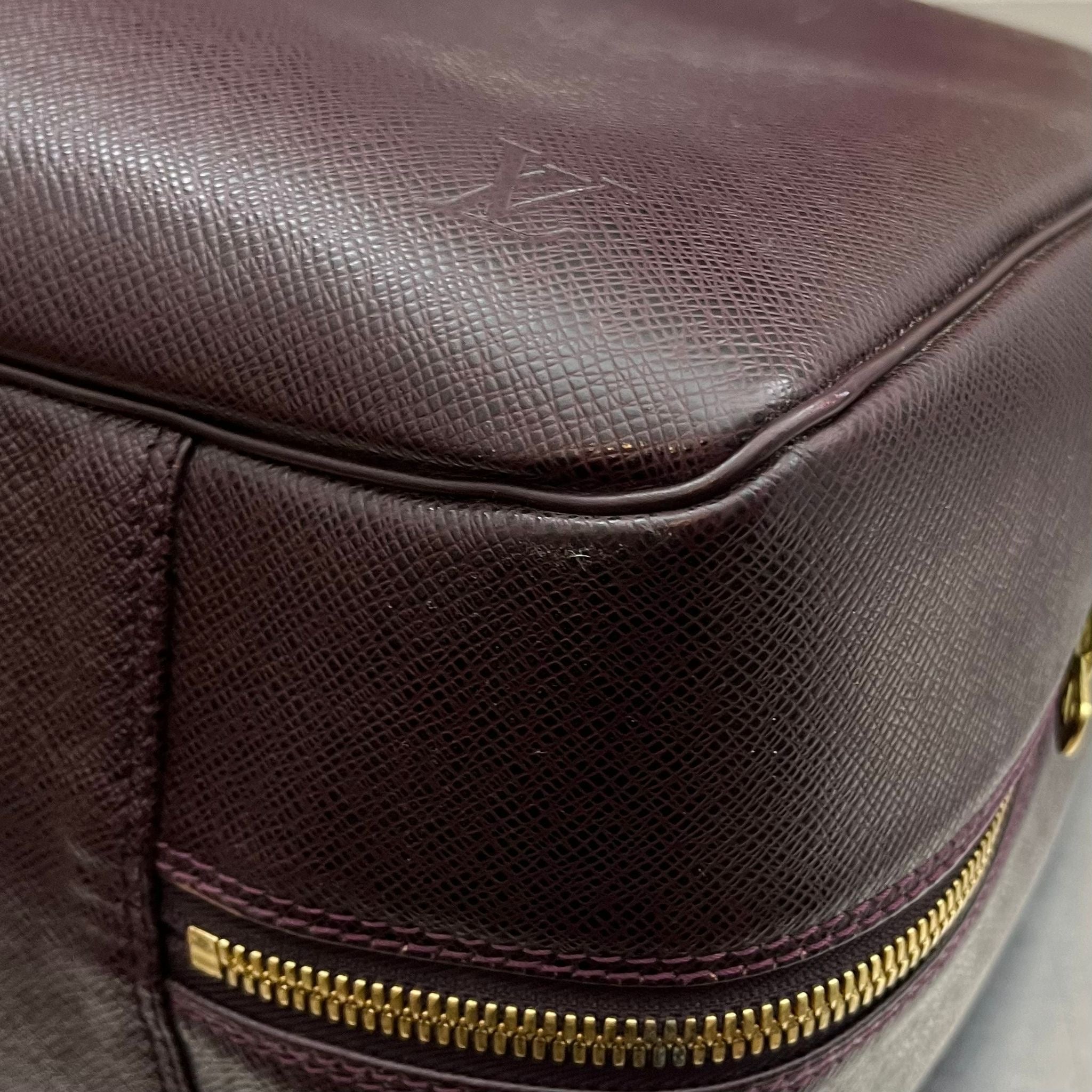 Louis Vuitton Helenga Taiga