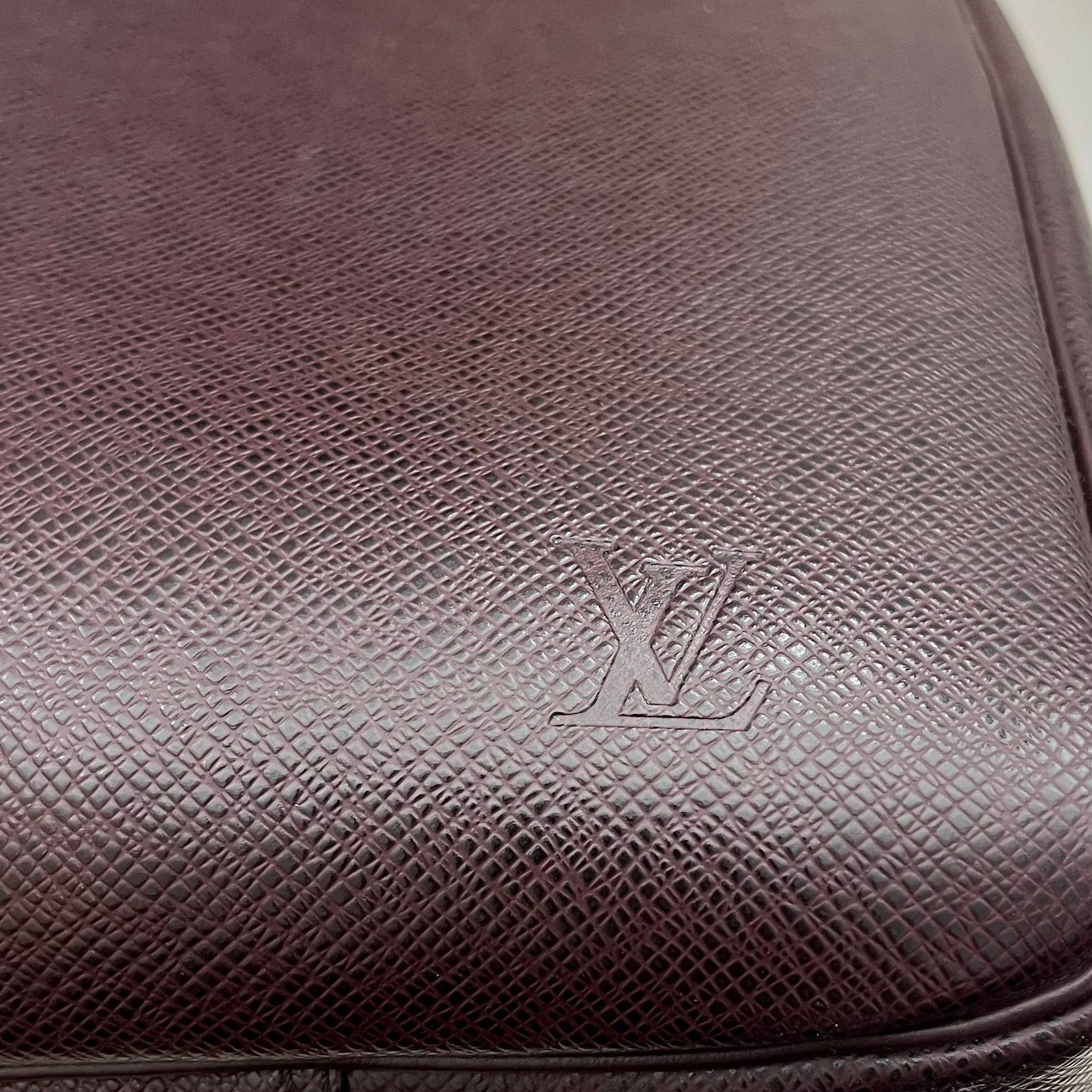 Louis Vuitton Helenga Taiga