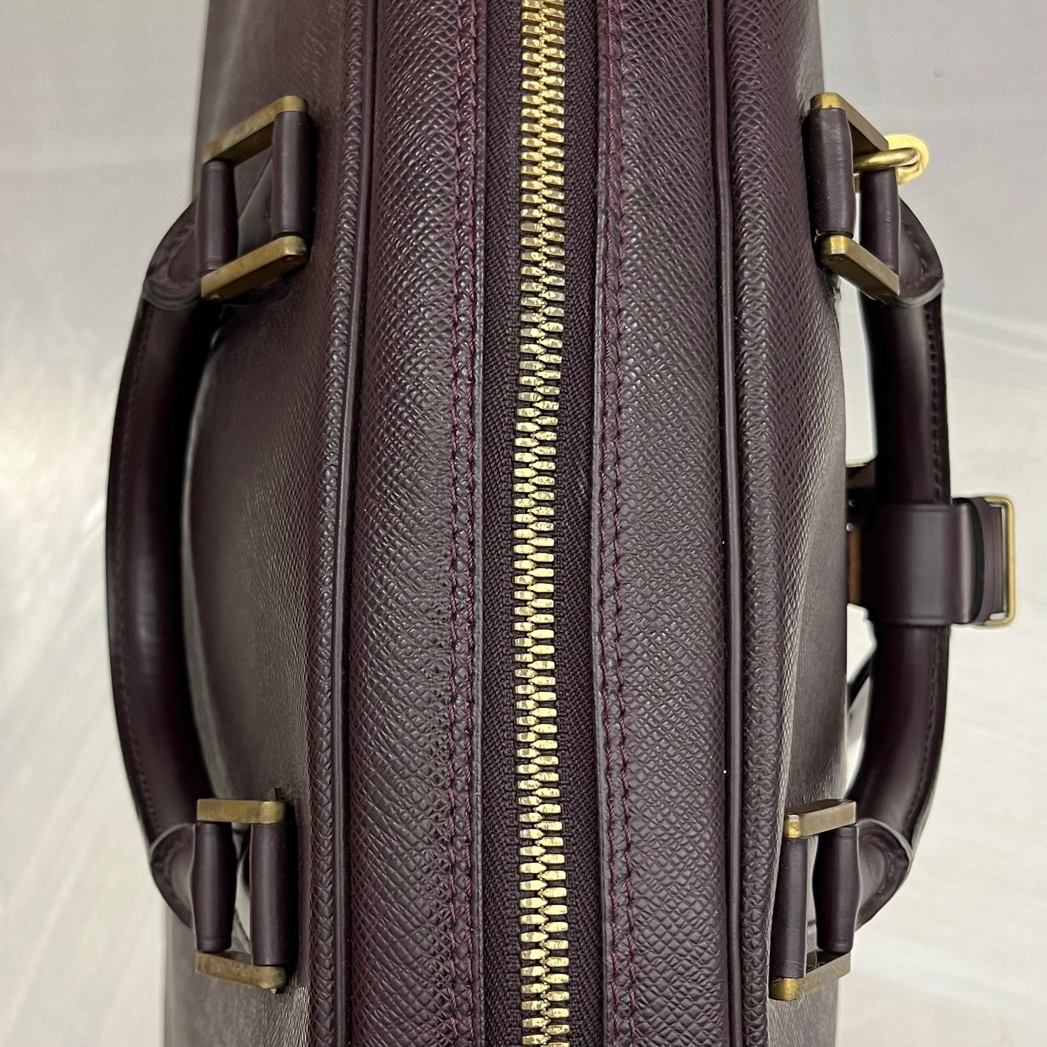 Louis Vuitton Helenga Taiga