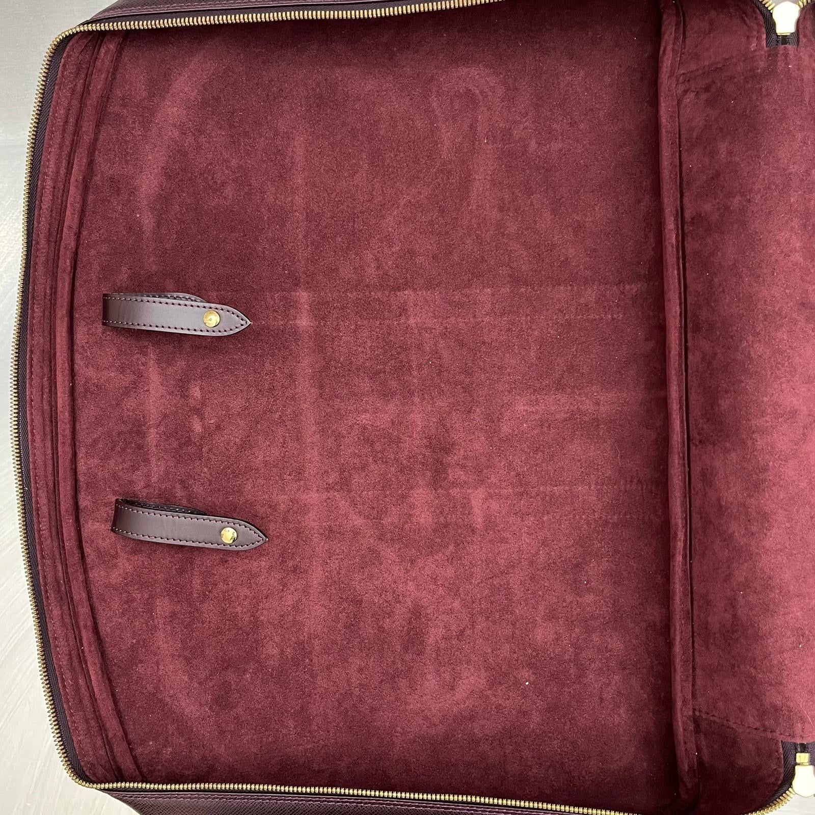 Louis Vuitton Helenga Taiga
