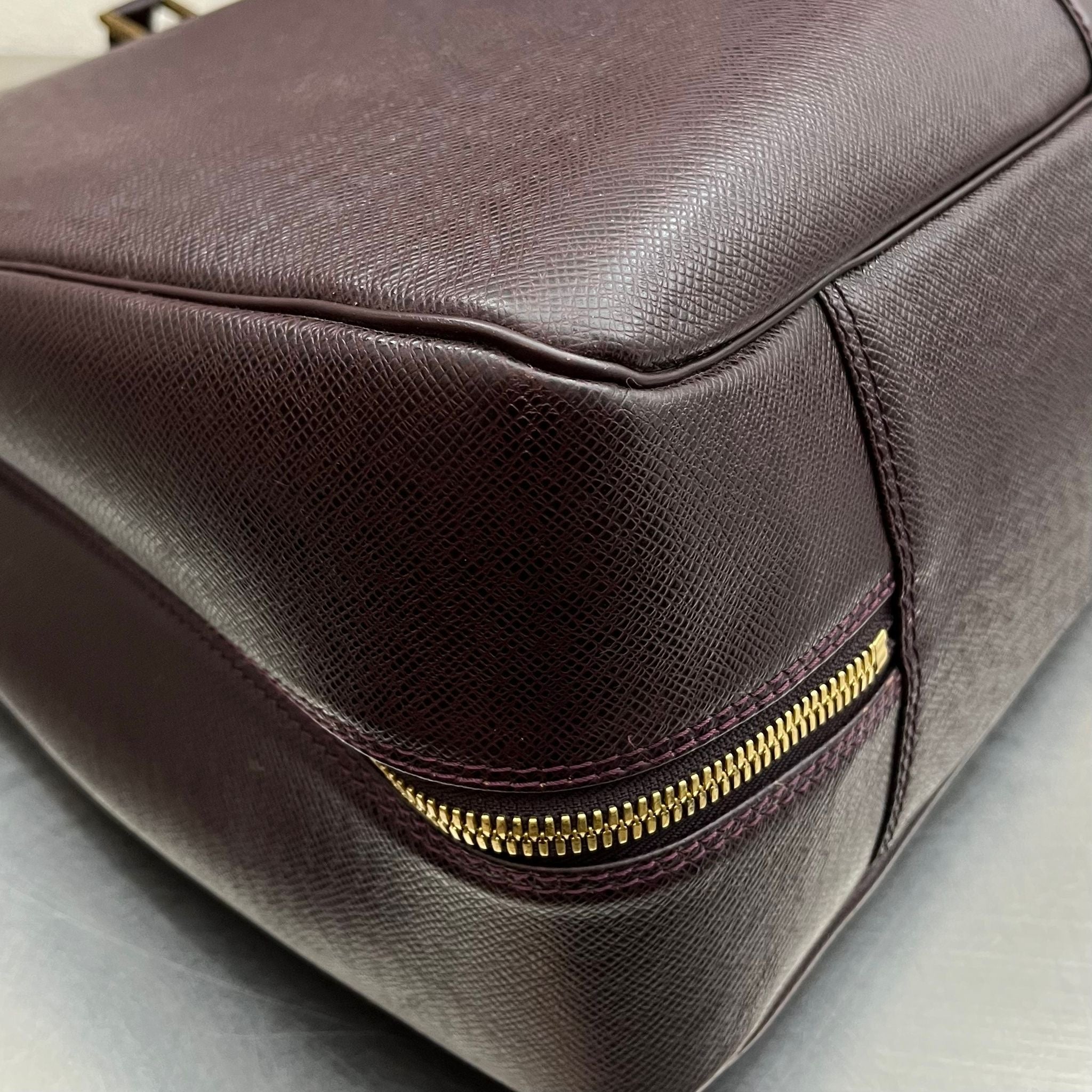 Louis Vuitton Helenga Taiga