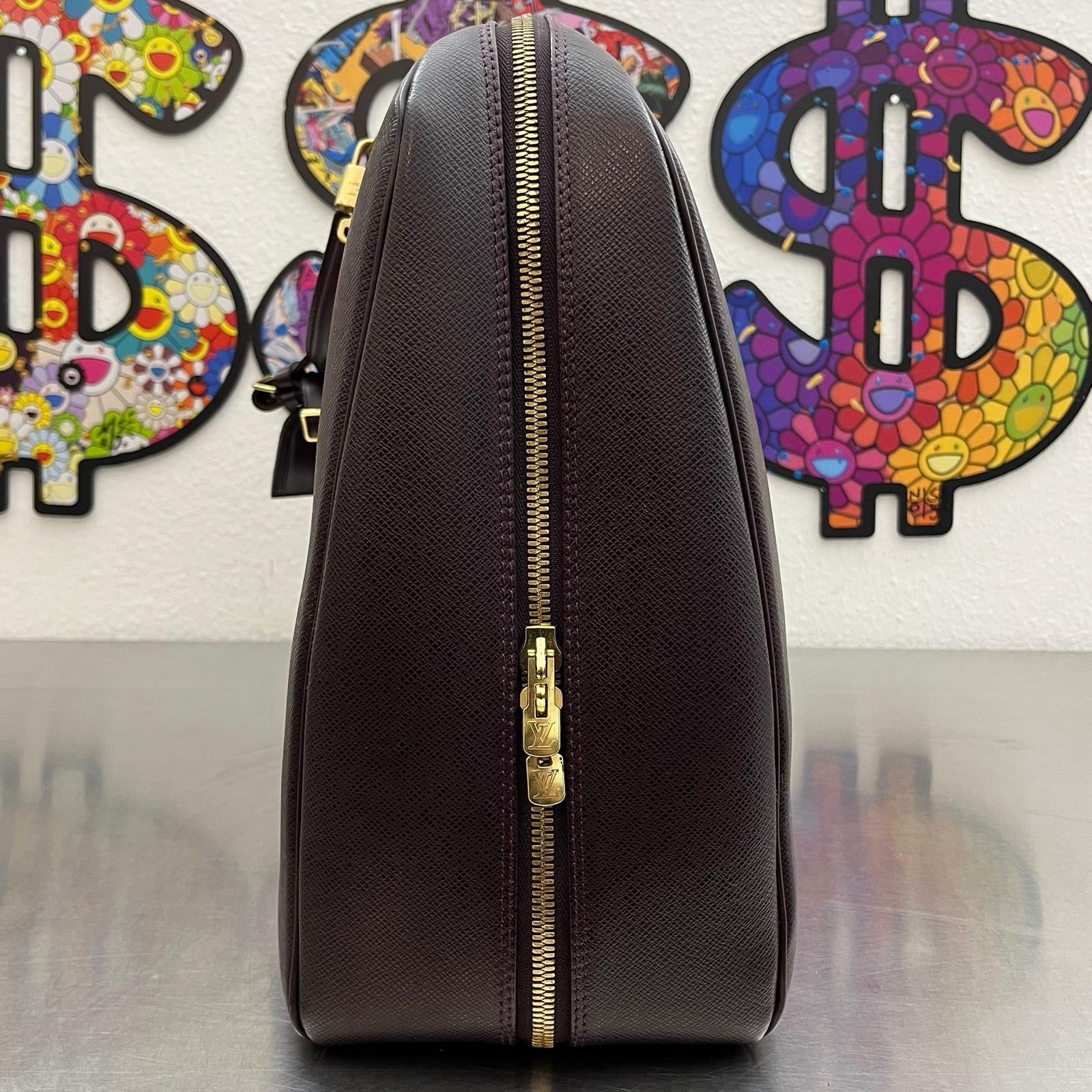 Louis Vuitton Helenga Taiga