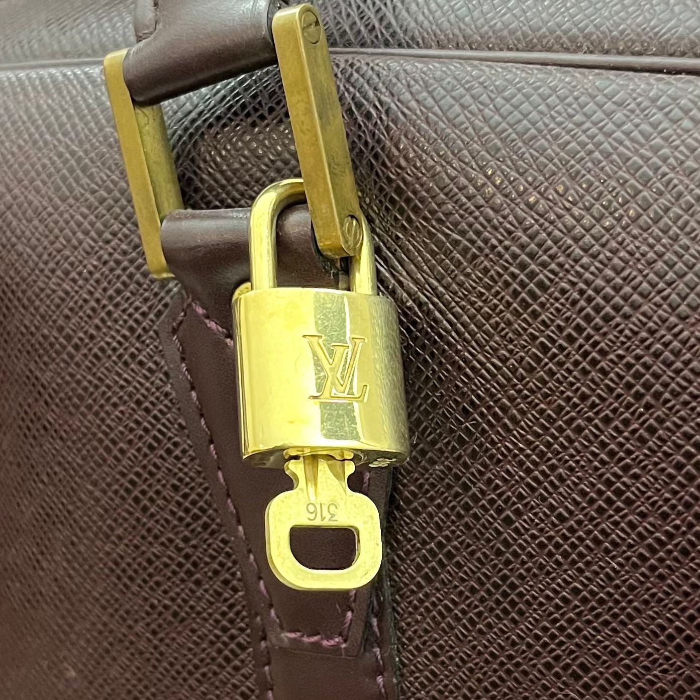 Louis Vuitton Helenga Taiga