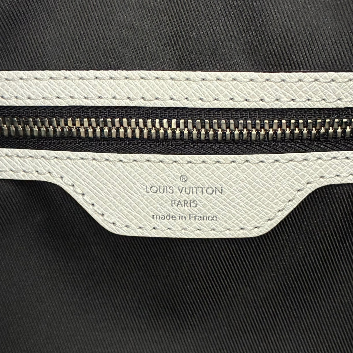 Louis Vuitton Keepall 50 Bandoulière Taigarama