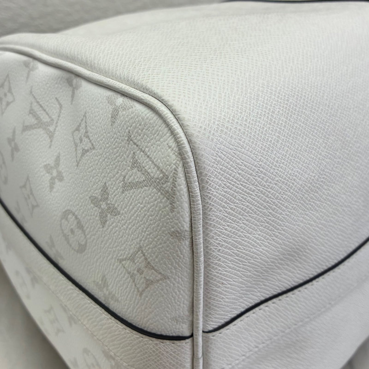 Louis Vuitton Keepall 50 Bandoulière Taigarama