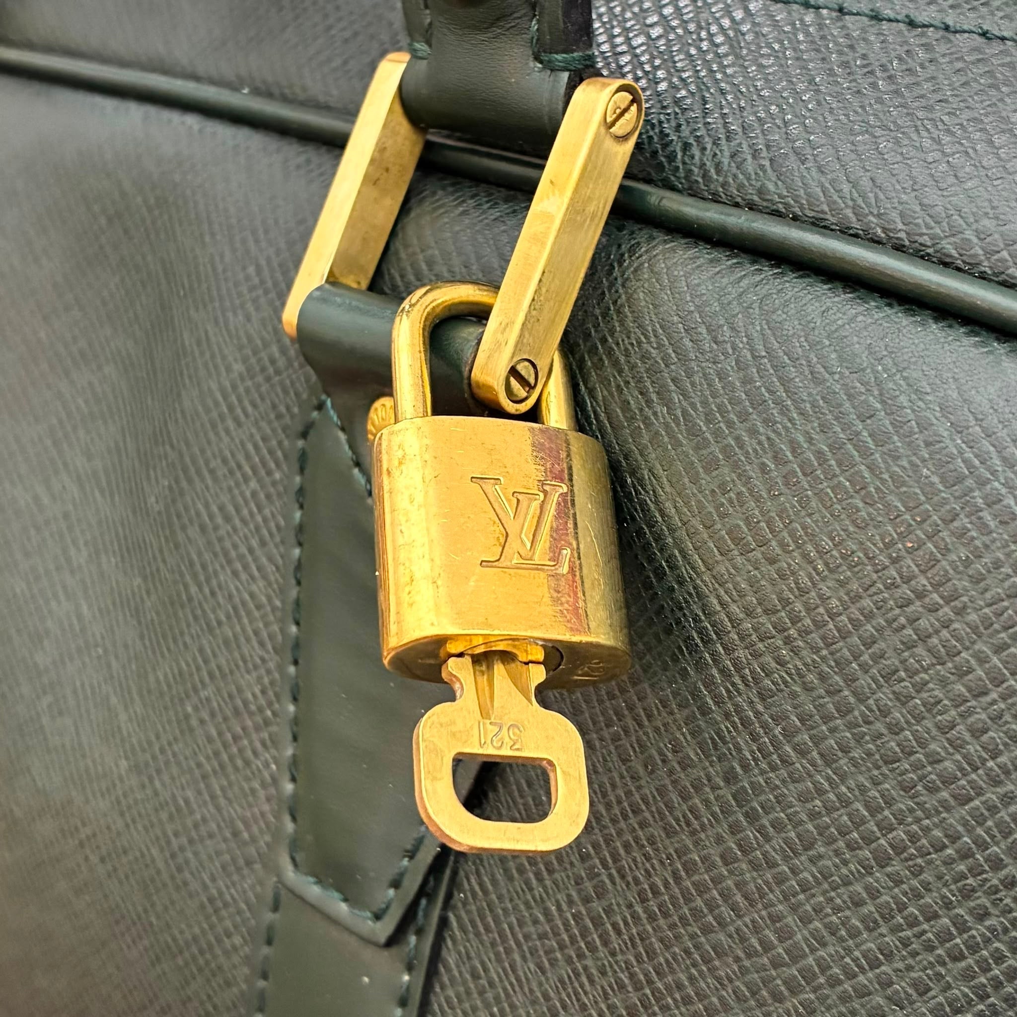 Louis Vuitton Kendall GM Taiga