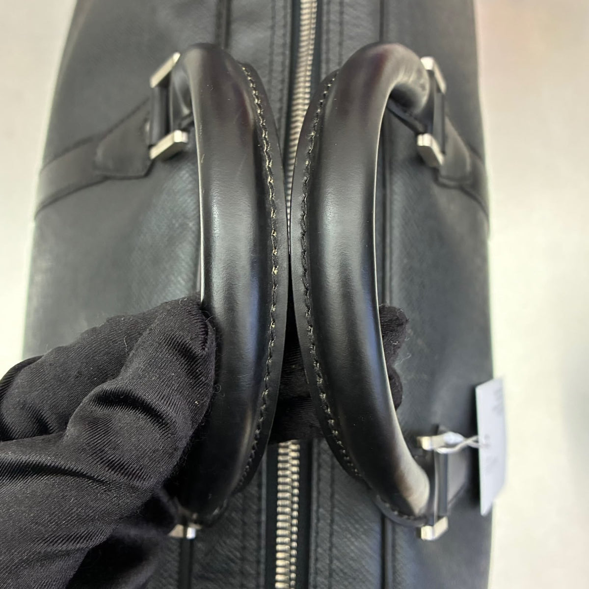 Louis Vuitton Kendall GM Taiga