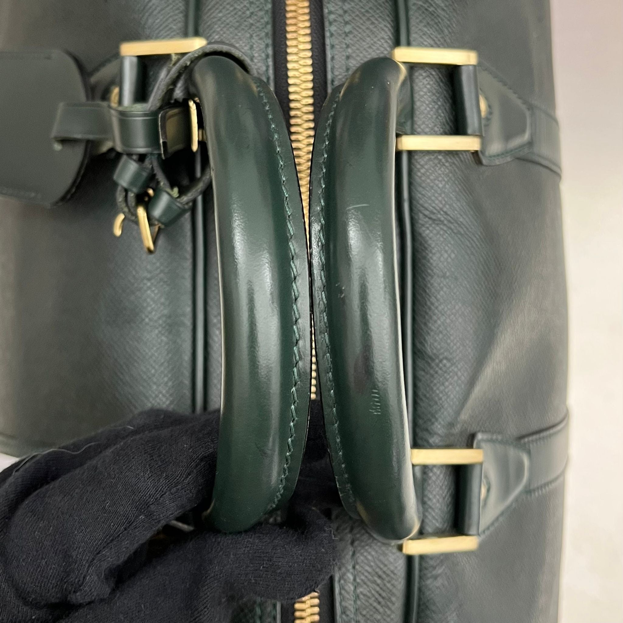 Louis Vuitton Kendall GM Taiga