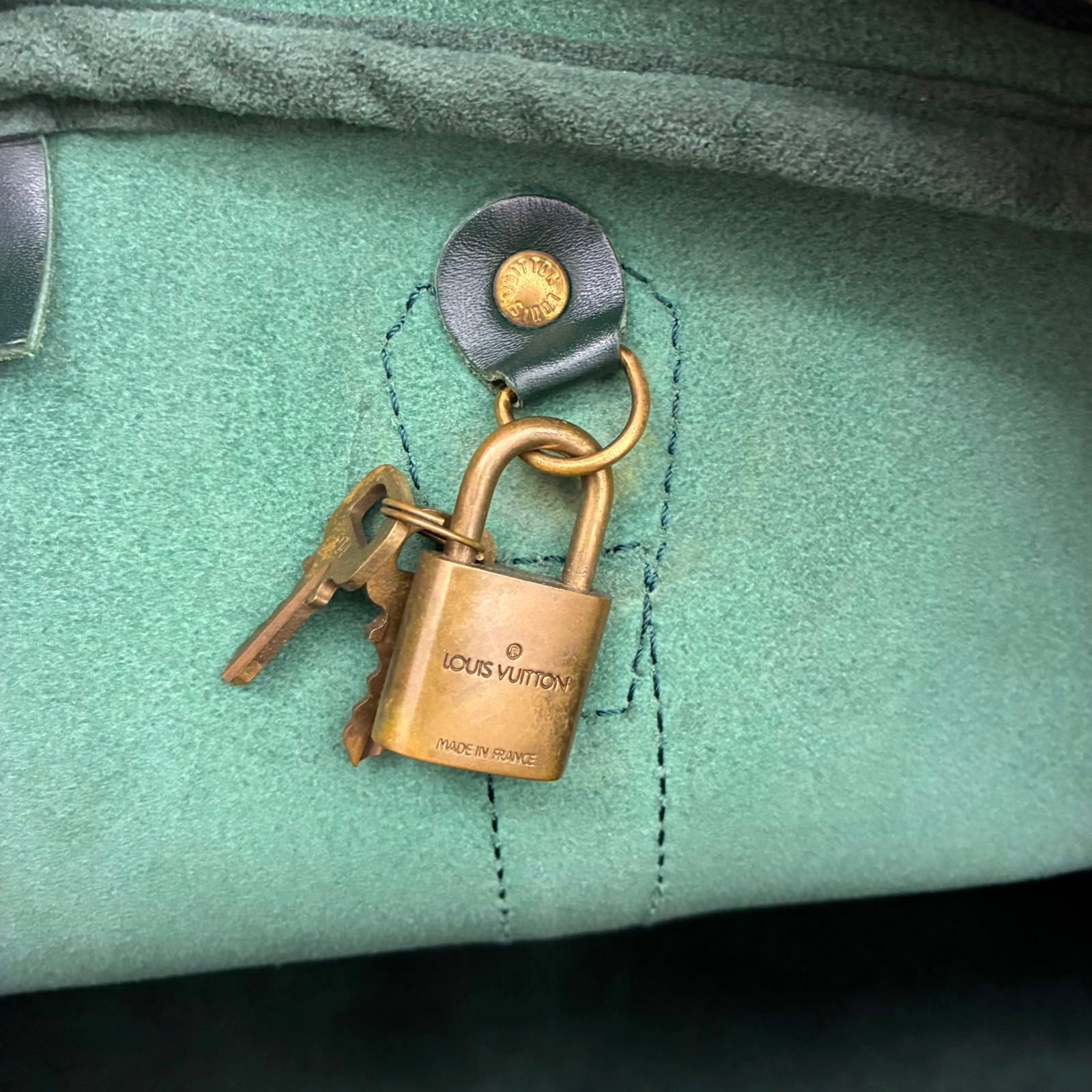 Louis Vuitton Kendall GM Taiga
